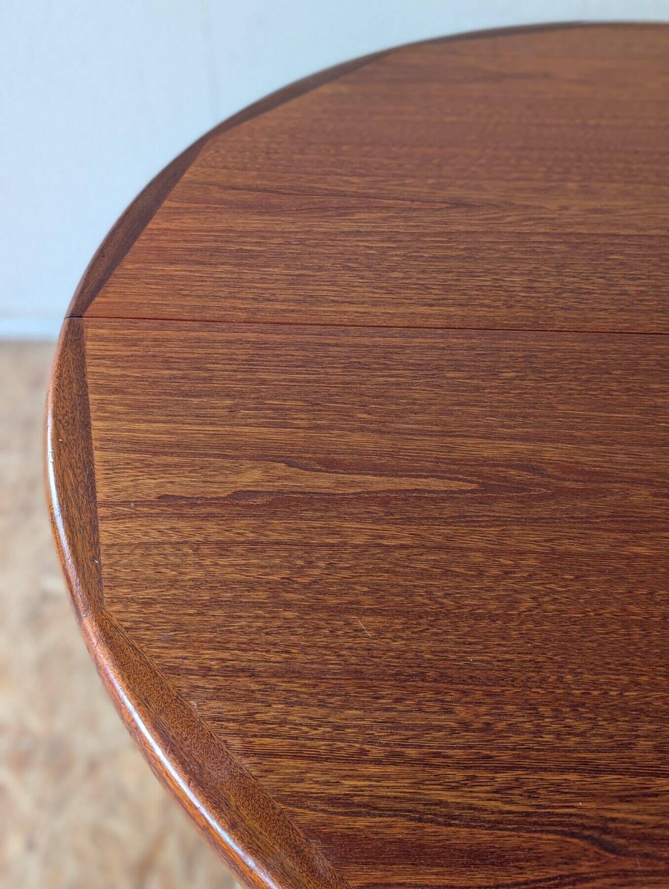 Round teak table with star base, 1960s, extendable.