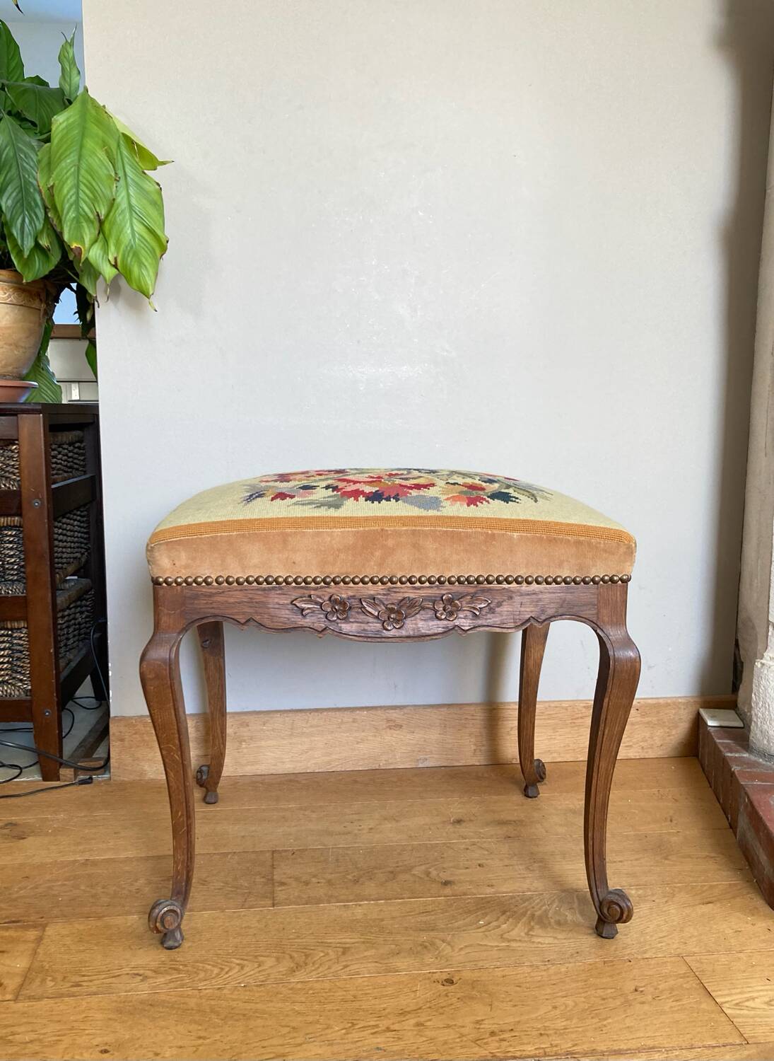 19th century Regency footrest with floral bouquet tapestry made with cross stitch