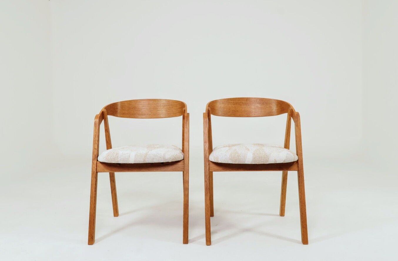 Set of 6 rustic oak wood dining chairs in safari beige.