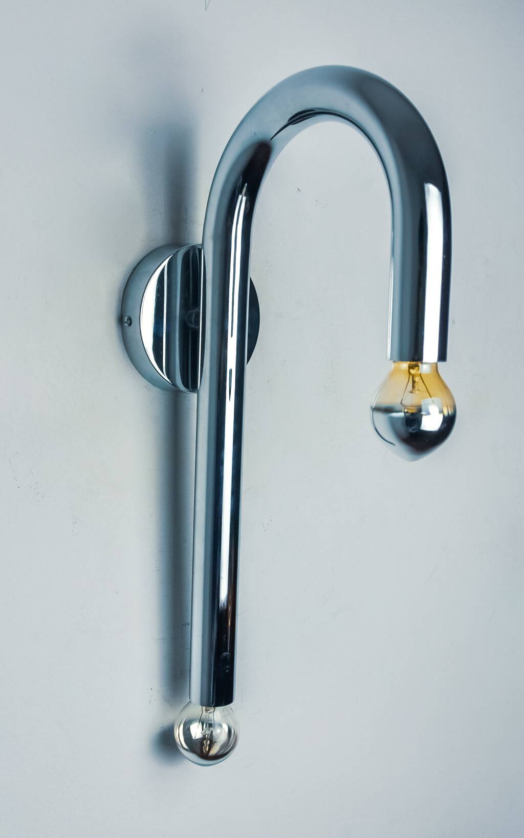 Space-age tubular wall lamp, chromed metal, Italy, 1970