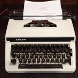 Machine à écrire Triumph Adler modèle Gabriele 12