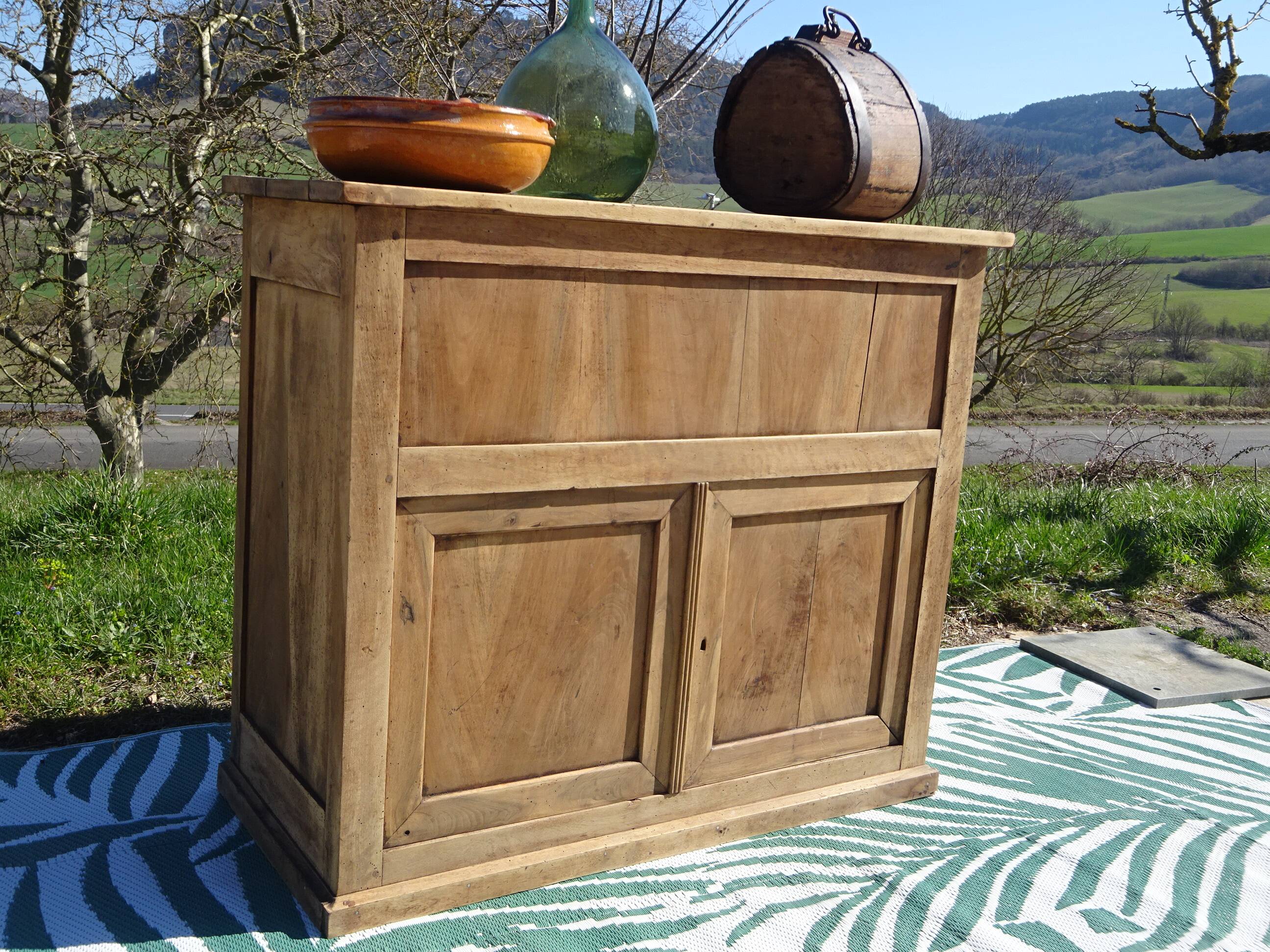 Meuble de Millau, ancien buffet farinier