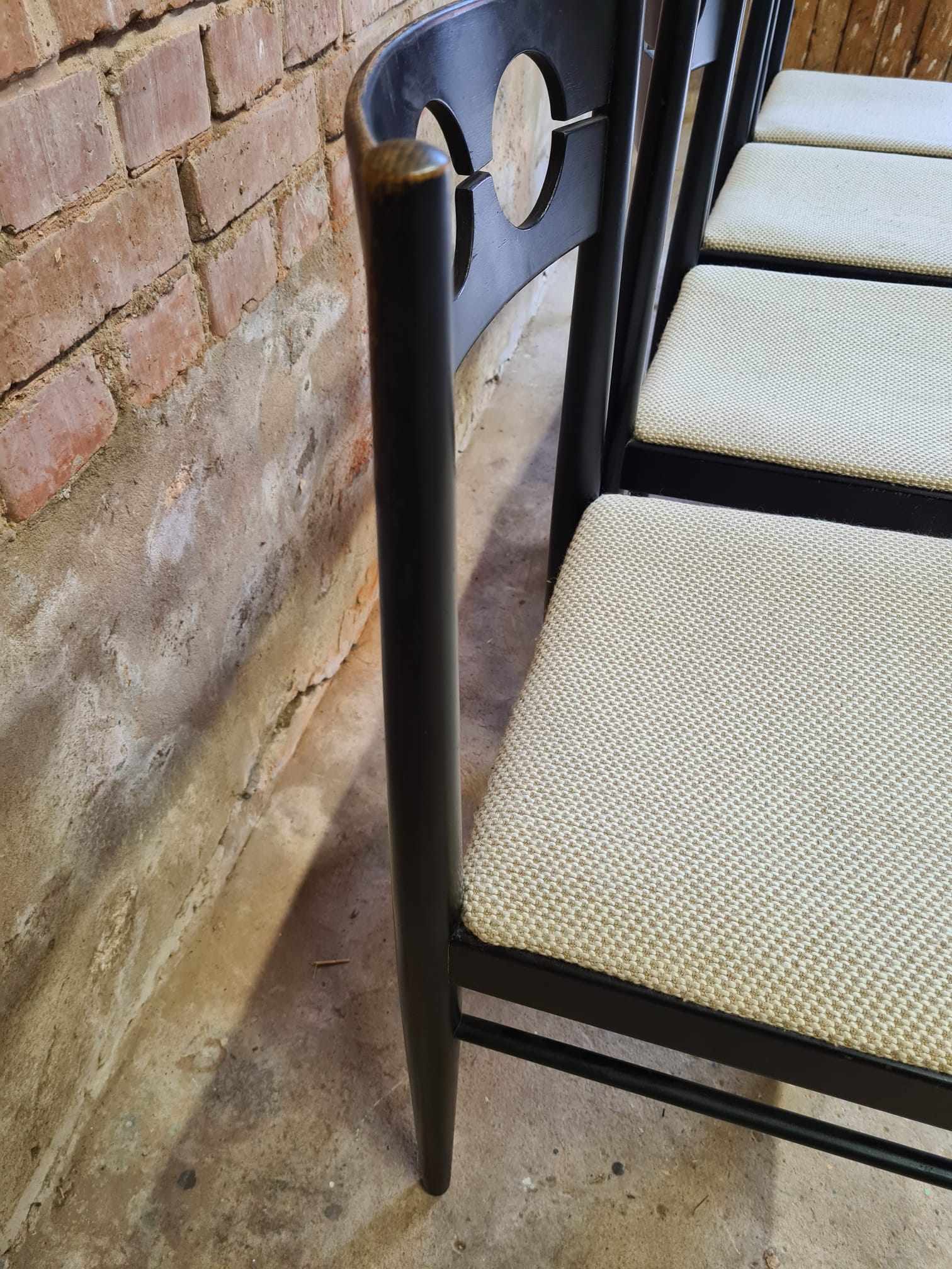 4 vintage wooden chairs 70"