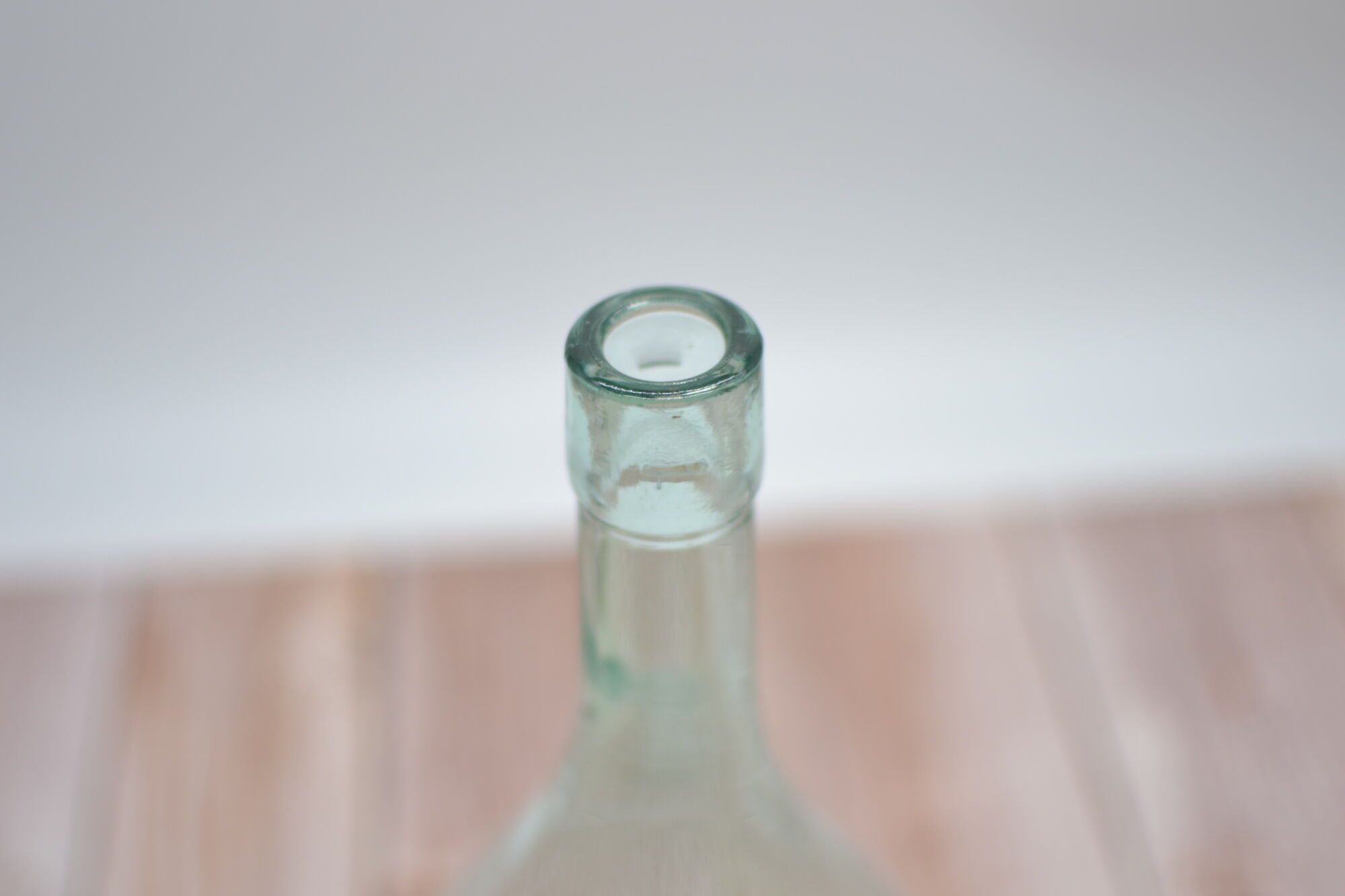 Carafe/dame jeanne Vino Italia in the shape of a drop