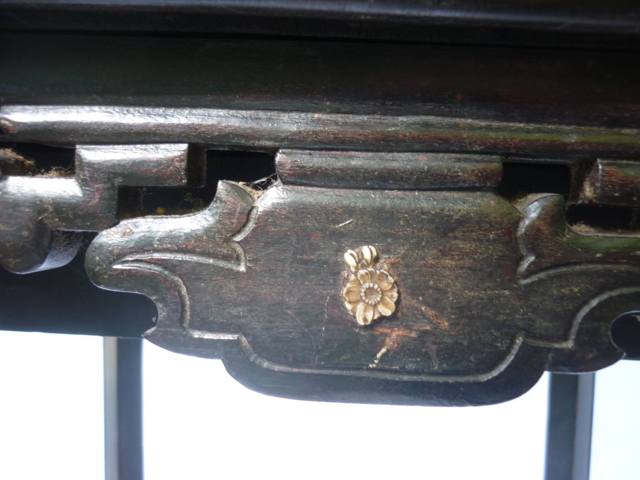 Carved saddle with Indochinese spacer