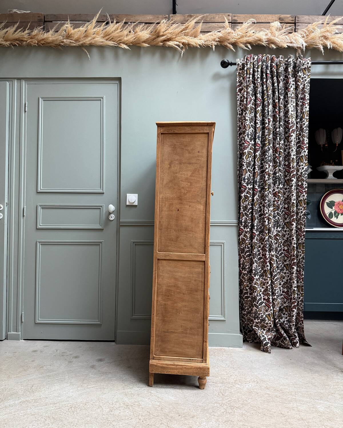 Renovated Parisian showcase