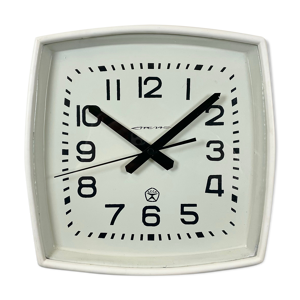 horloge murale d’usine