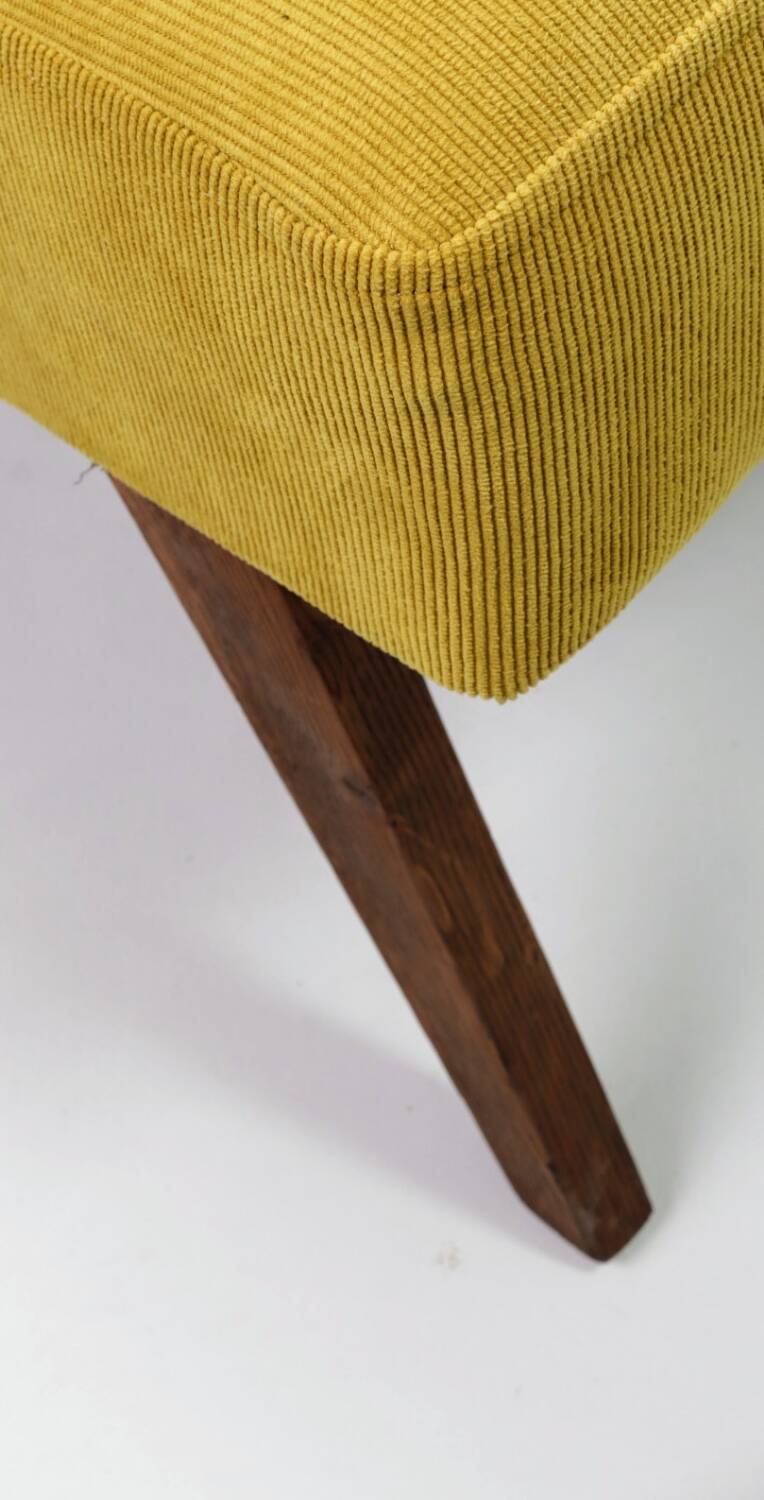 Fauteuil scandinave velours côtelé jaune citron chêne 1960