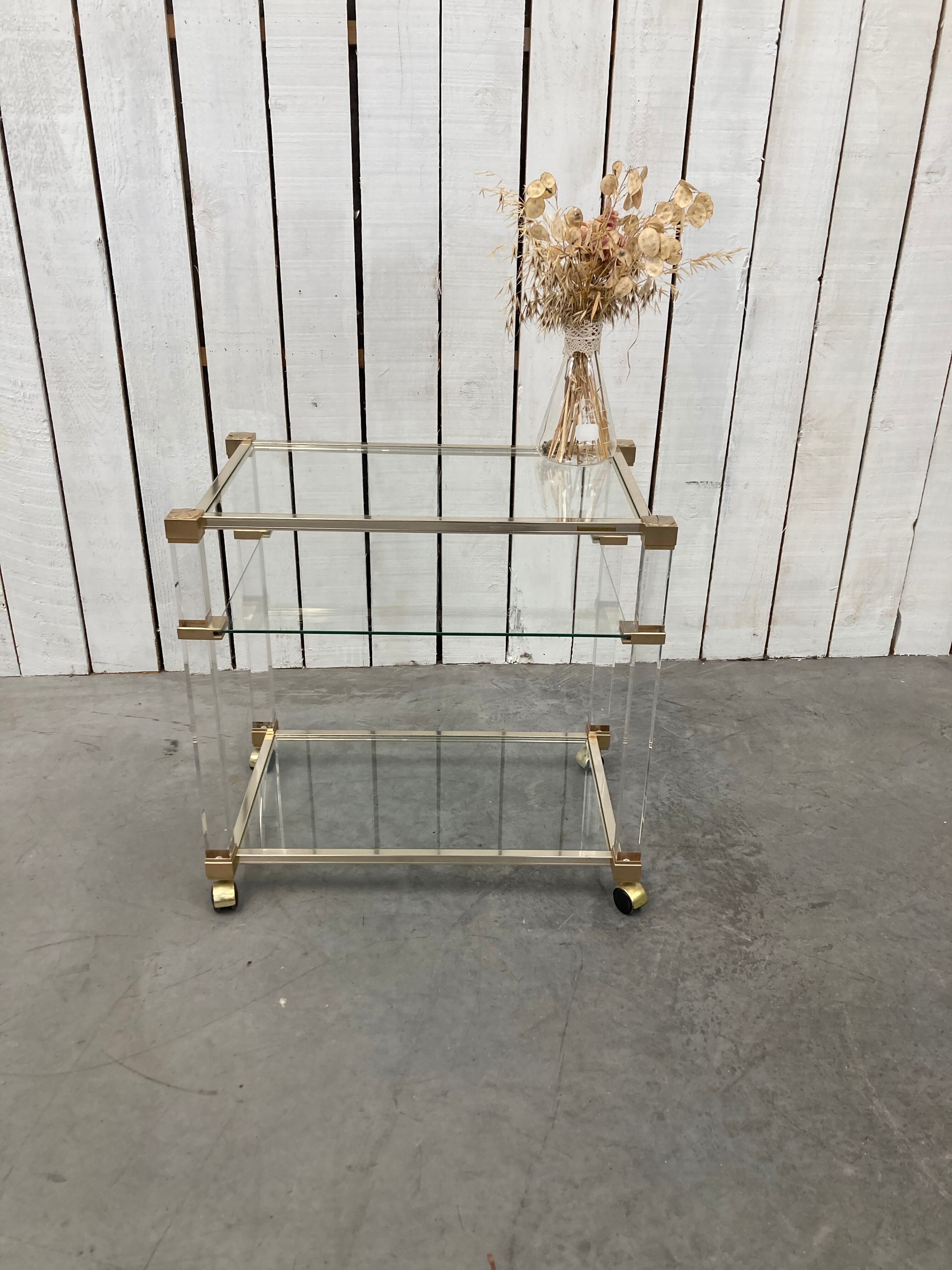 Pierre Vandel wheeled service
