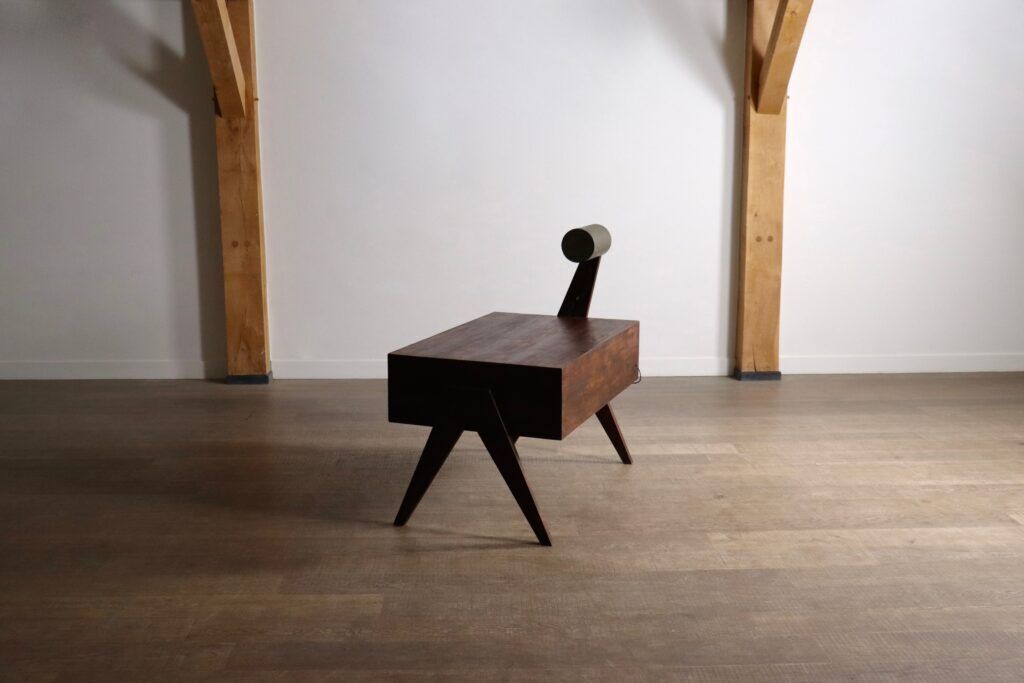 Bureau Pierre Jeanneret avec lampe intégrée, Chandigarh, années 1950