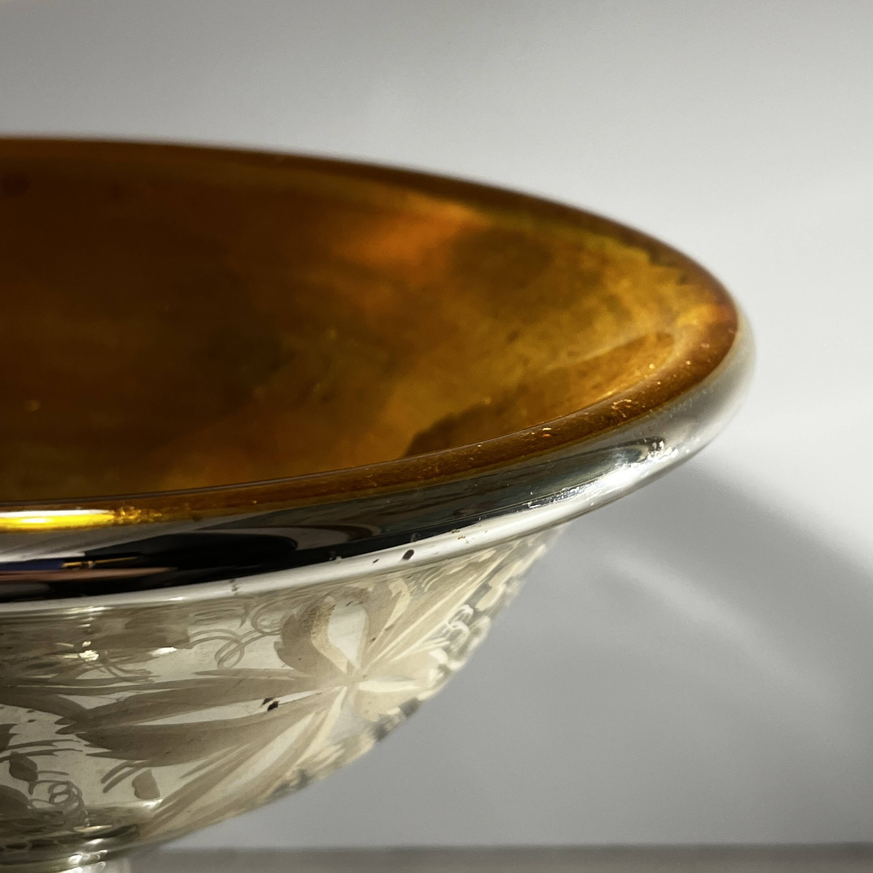 Cup in blown mercury and gilded glass called "sulfide", floral decoration engraved with