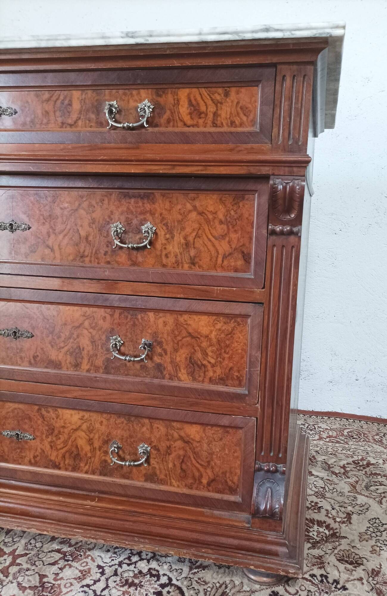 Neo-Renaissance Henri II chest of drawers in walnut burr