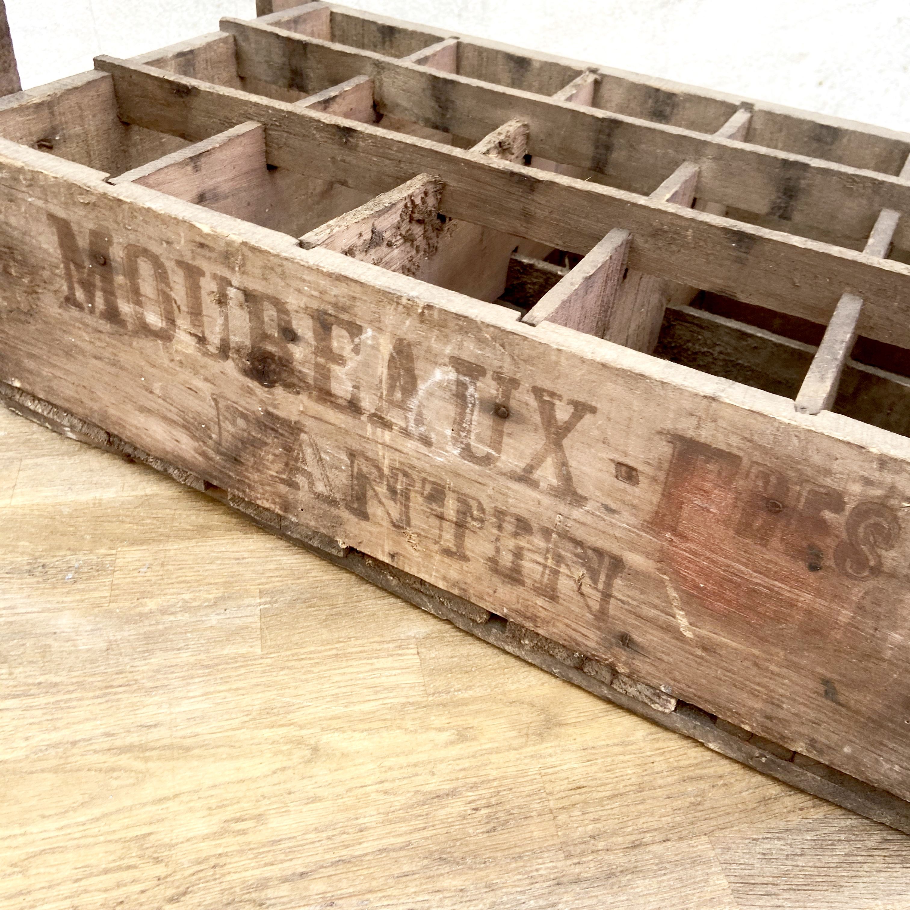 Old Vintage wooden locker box for 15 bottles - Moureaux Pantin
