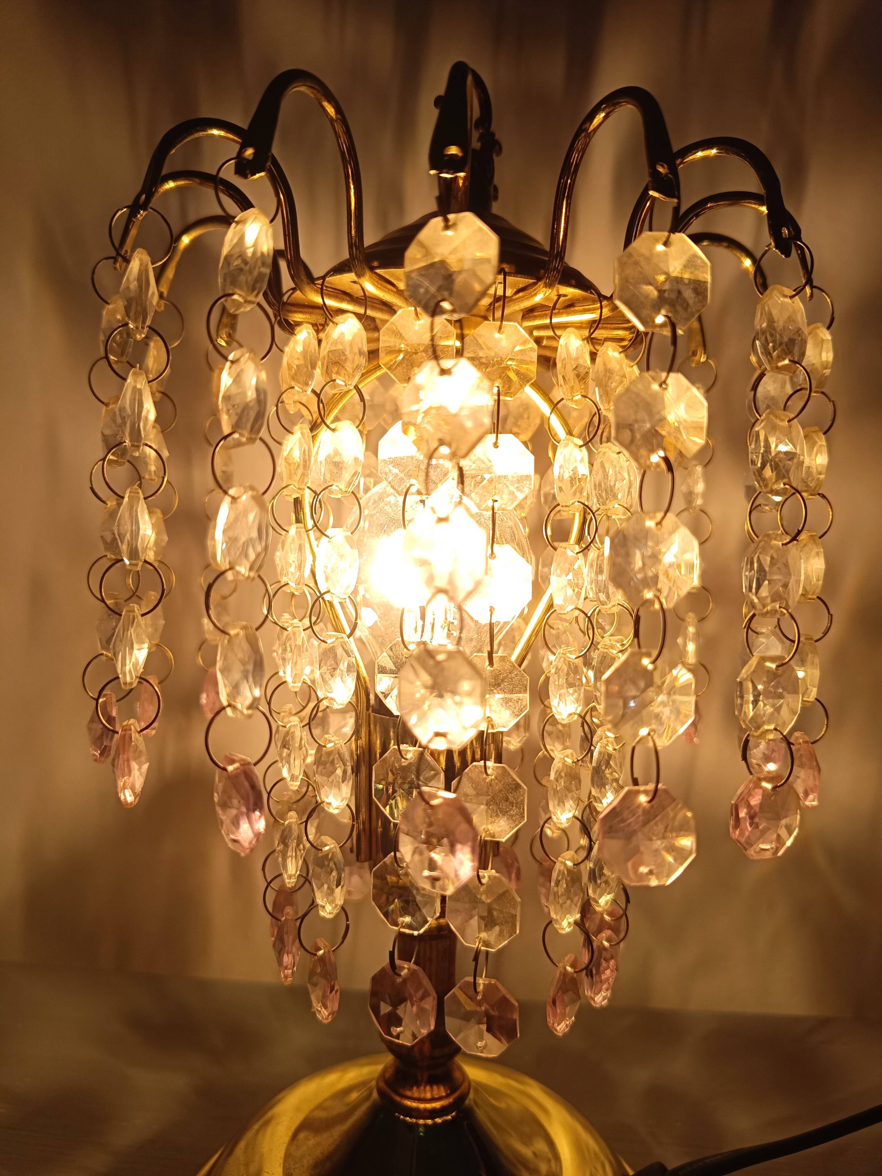 Table lamp with glass pendants