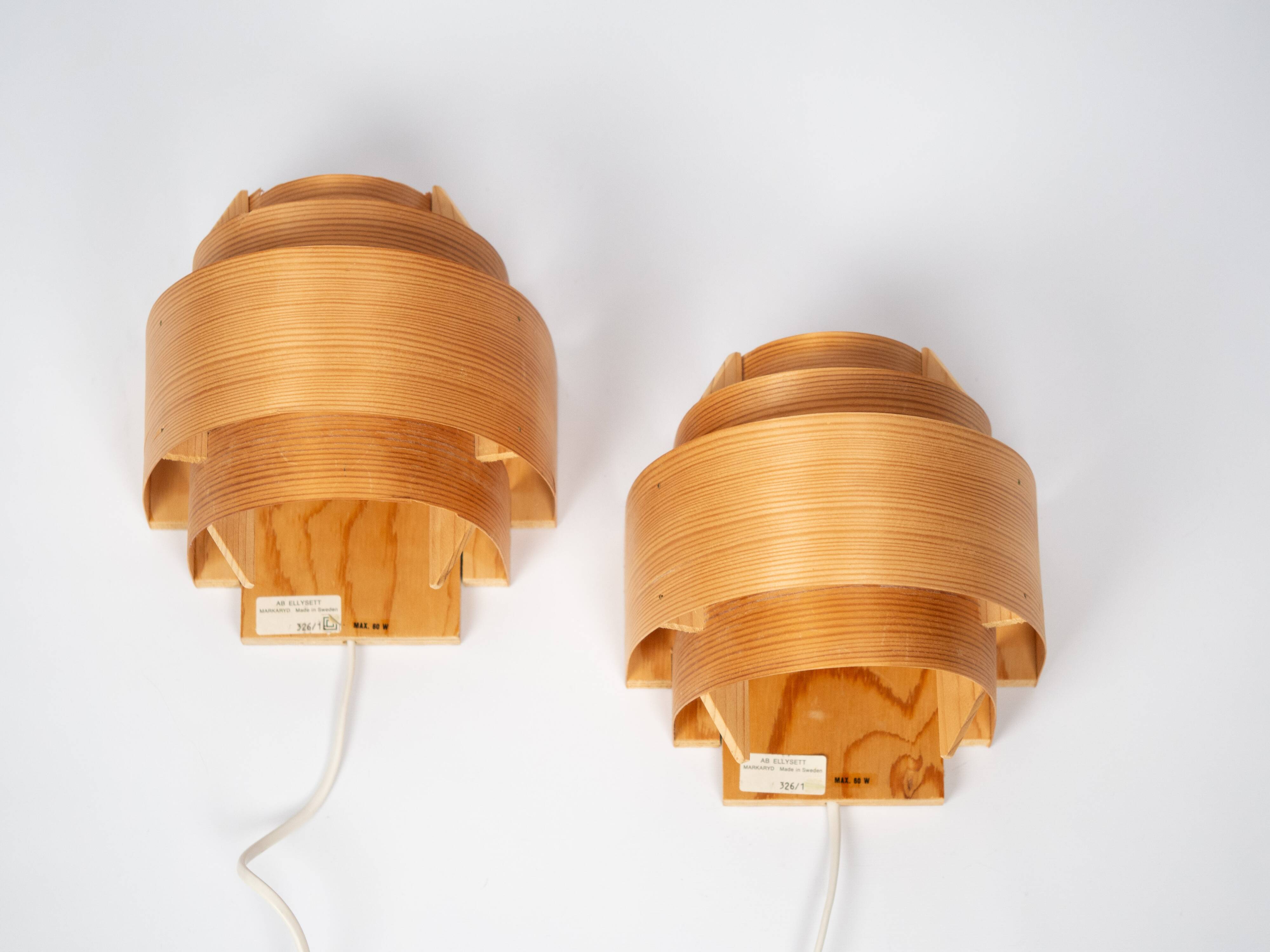 Pair of pine wood wall lamps V327 by Hans-Agne Jakobsson, AB Elysset, 1960s