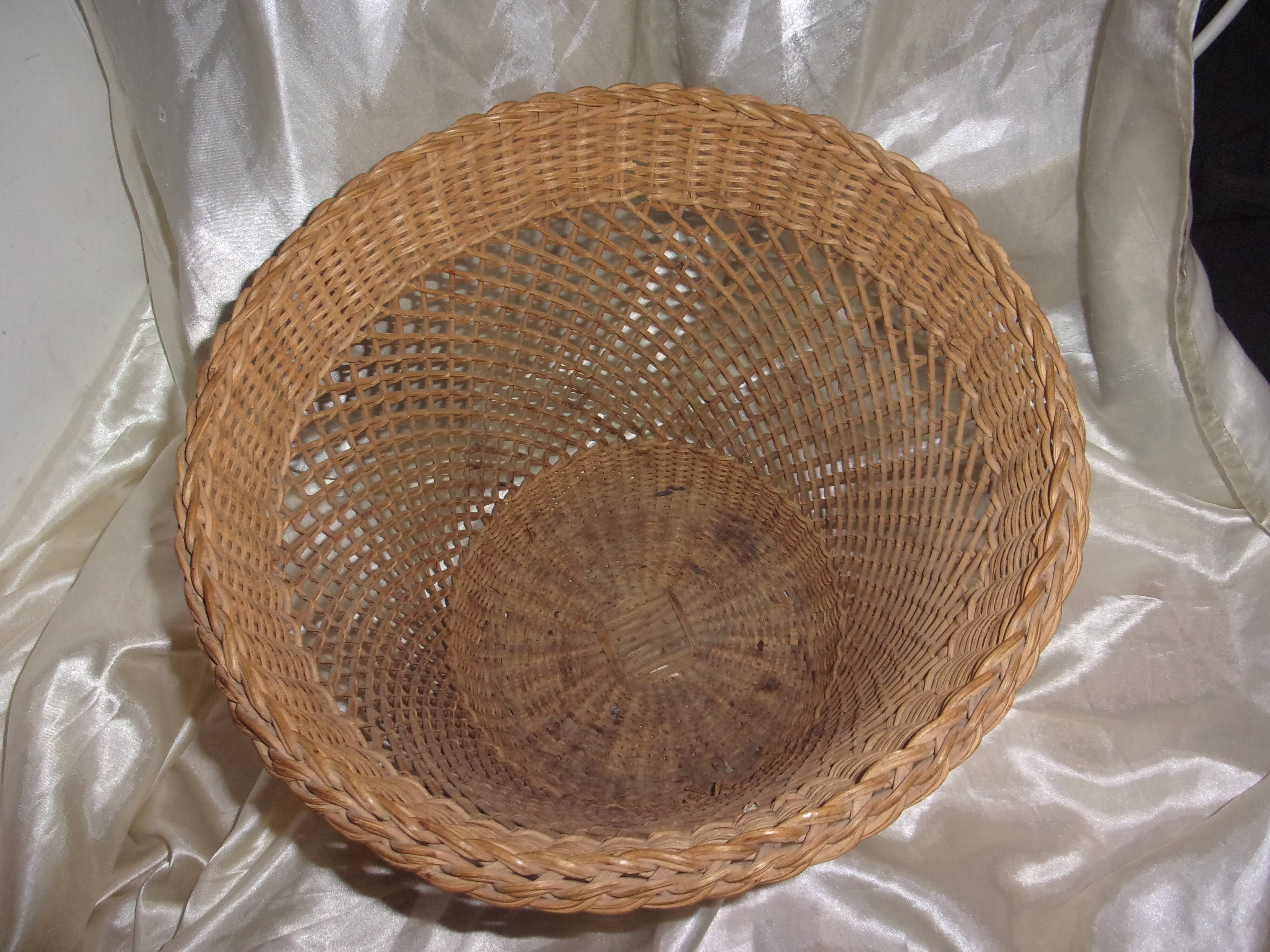 Wicker plant pot