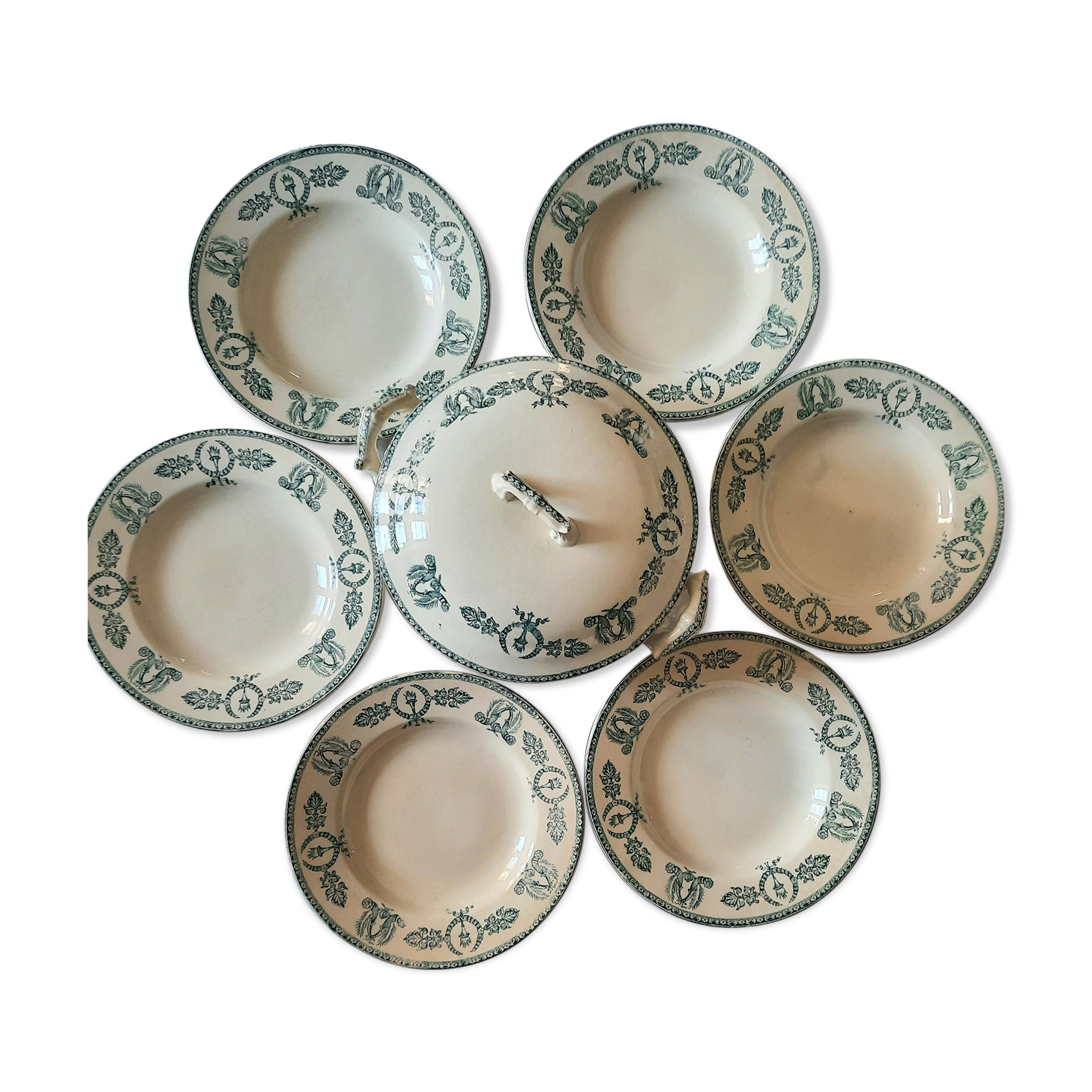 6 hollow plates accompanied by their iron earth soup