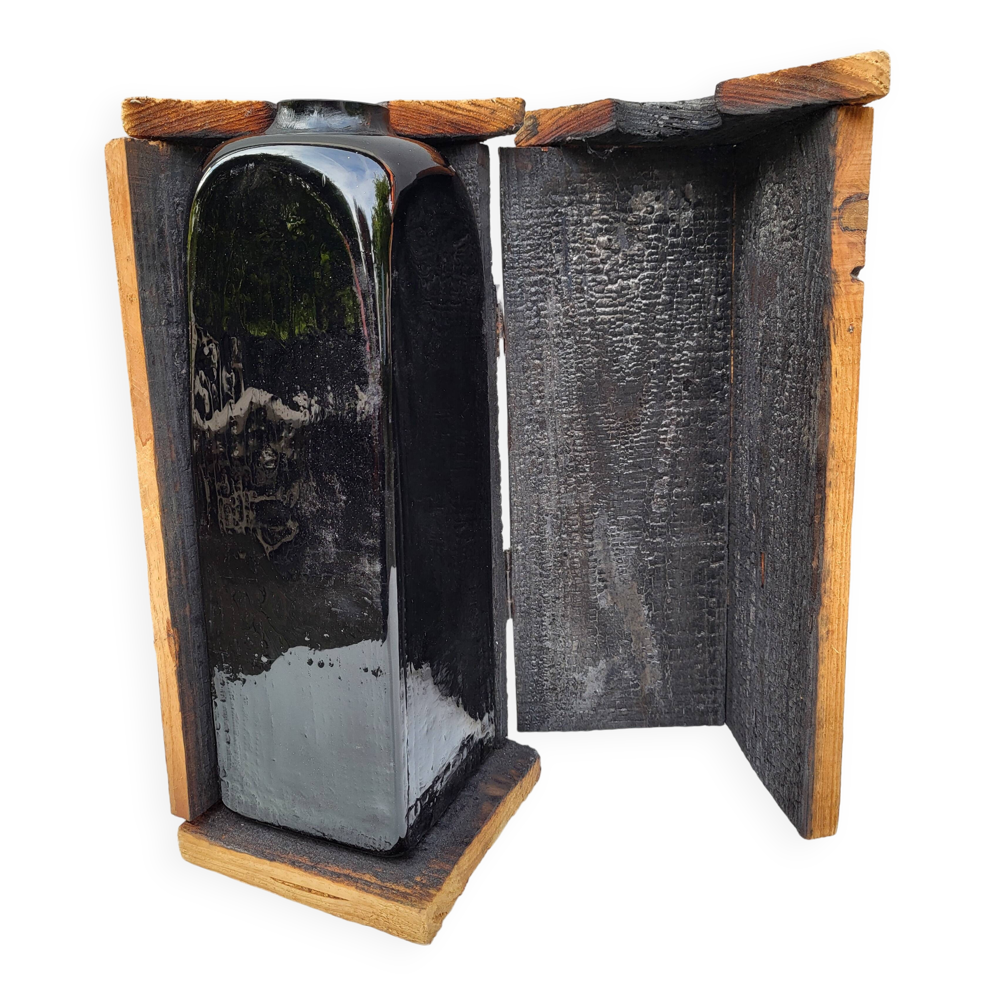 Wabi-Sabi glass vase with burnt wood mold