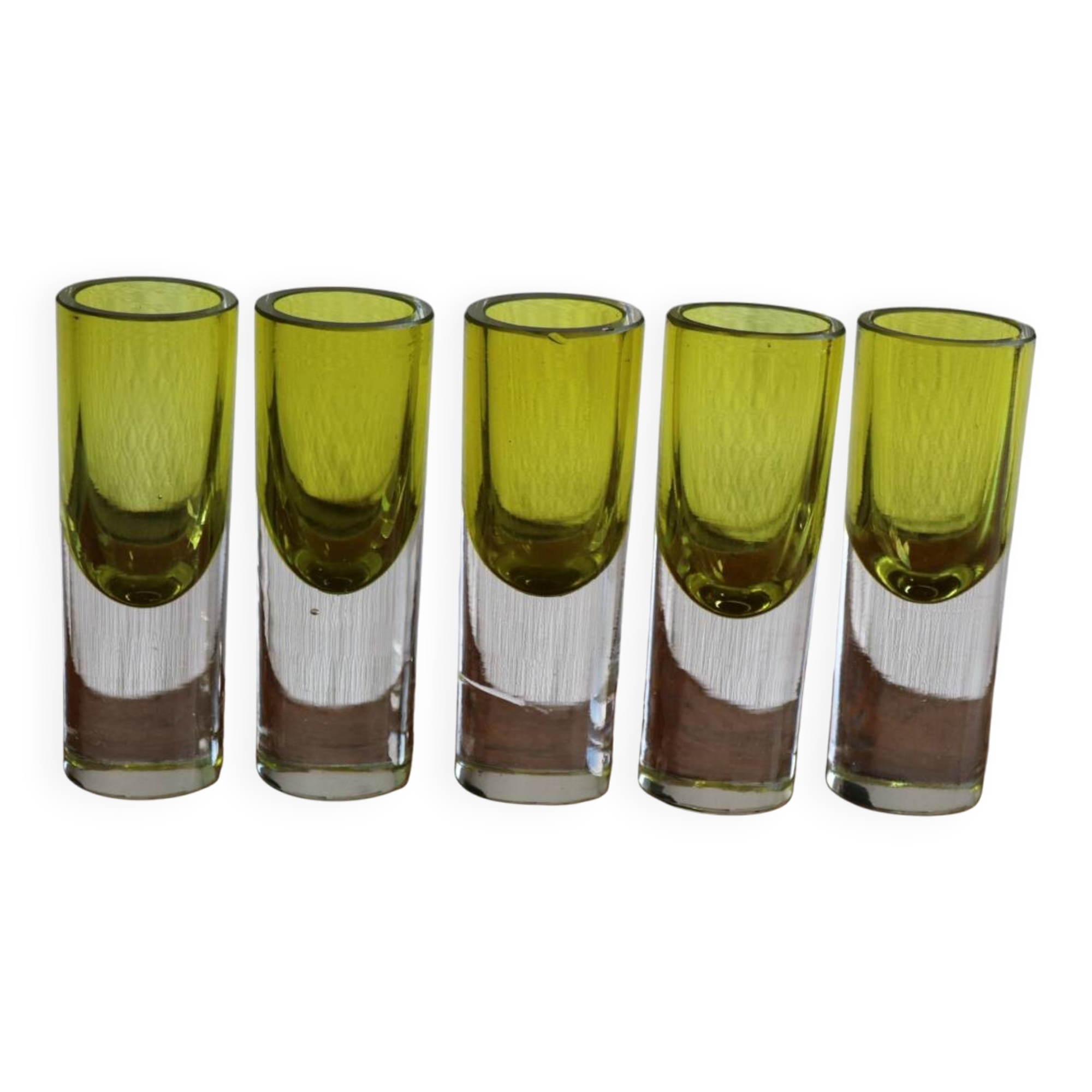 Lot de 5 verres à liqueur en verre vert