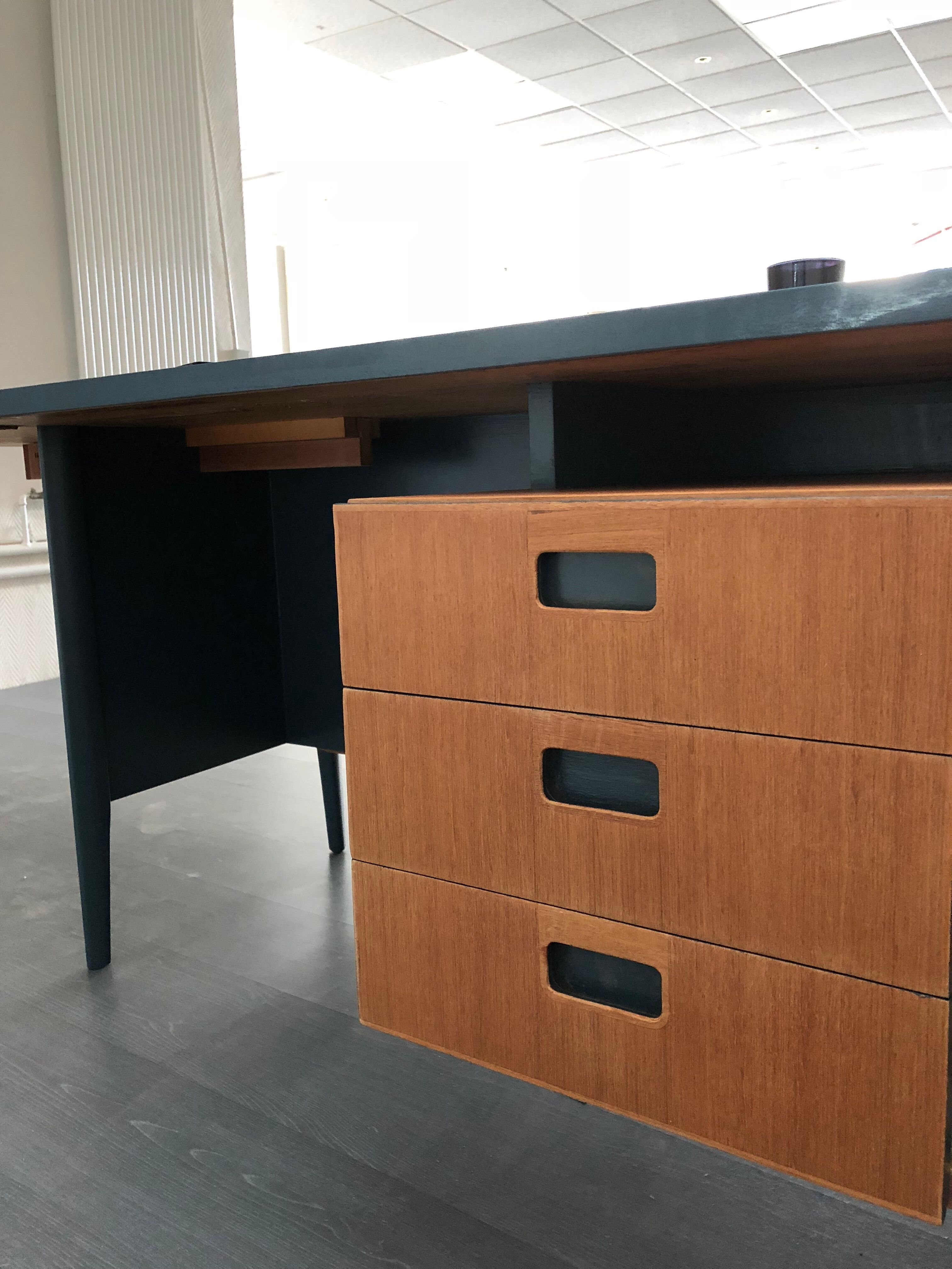 Teak desk 60