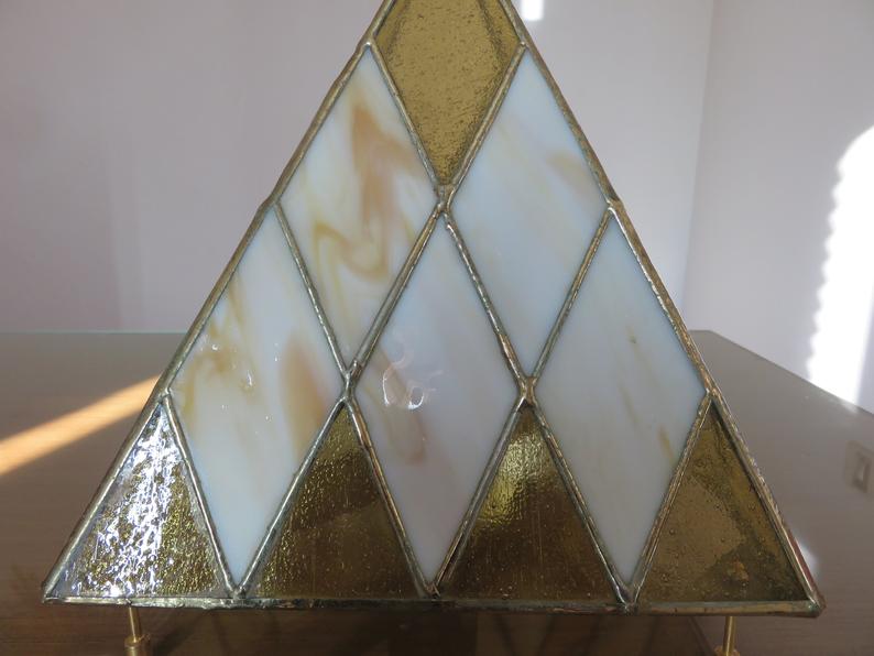 "Pyramid" lamp in mother-of-pearl, glass and brass 70s