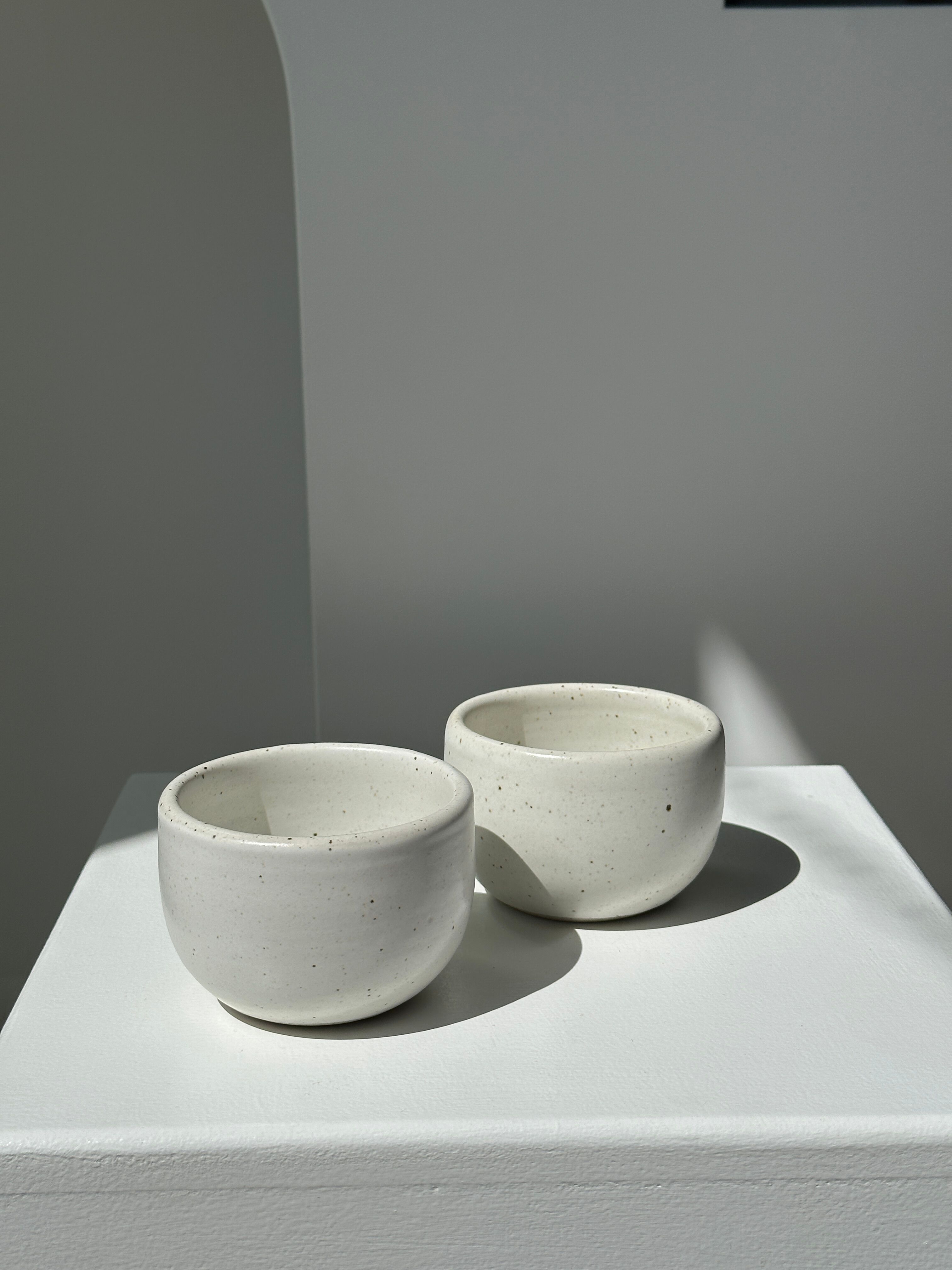 Trio of white ceramic cups D9cm