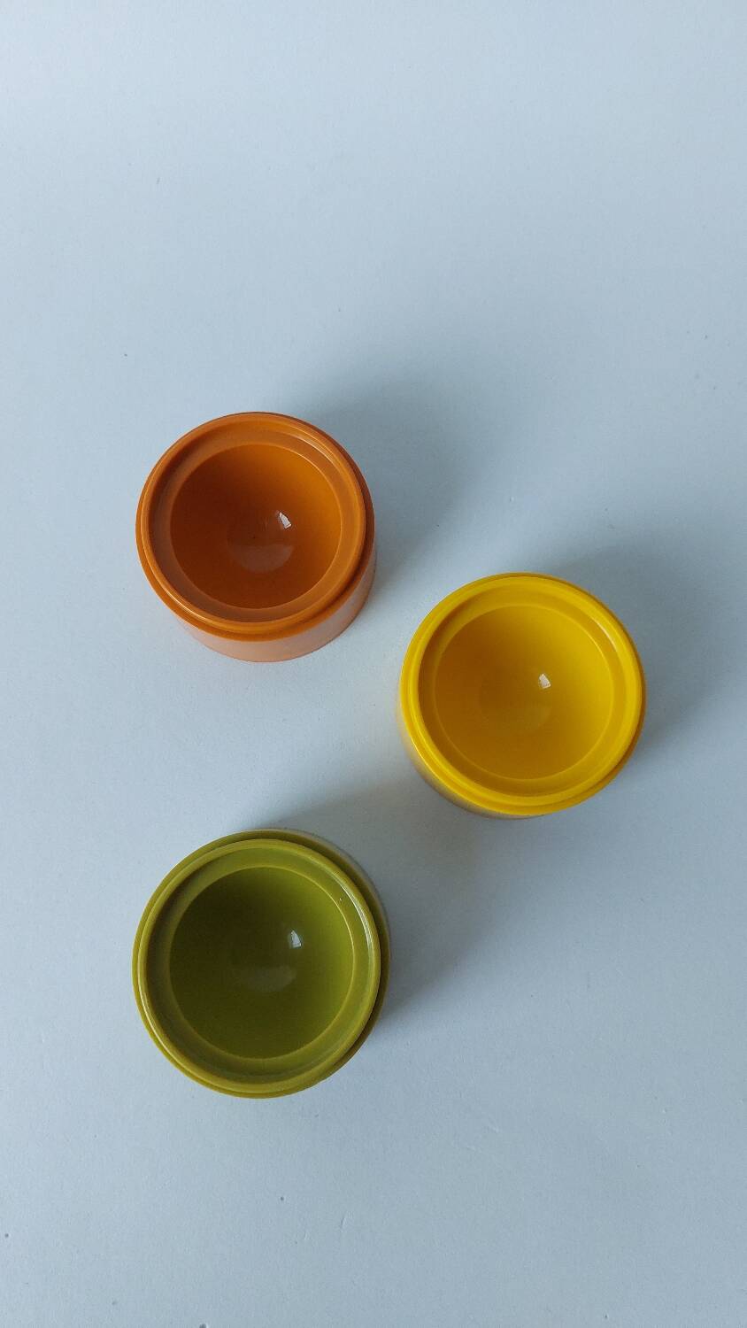 3 vintage Tupperware egg cups