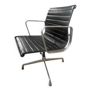 Fauteuil de bureau en cuir avec pieds chrome VITRA