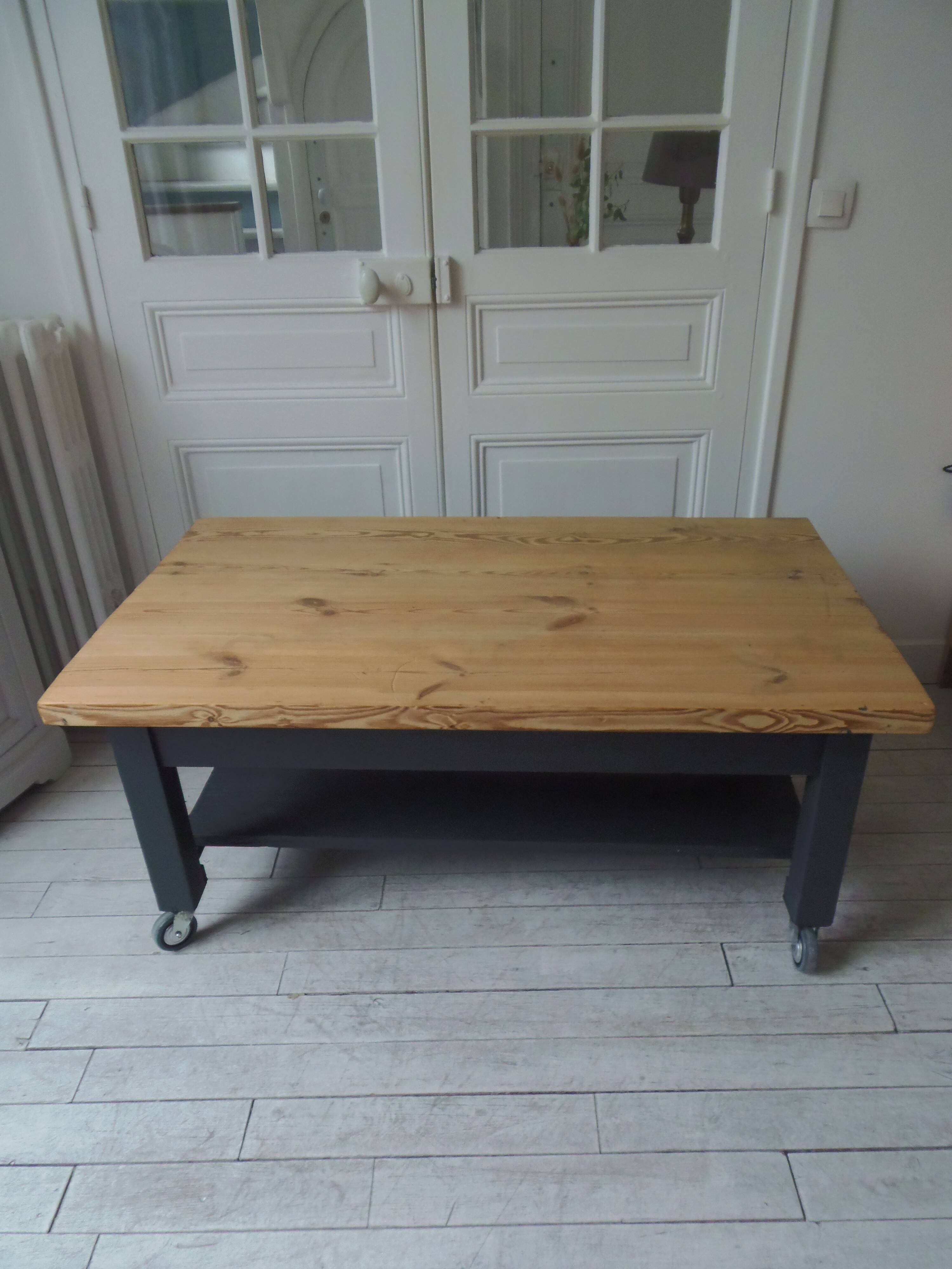 Coffee table on casters, 1 drawer, 1 shelf, re-enchanted in slate gray, wooden top.