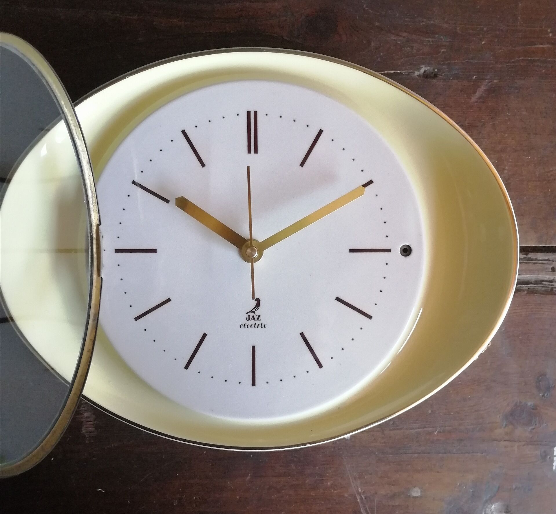 Vintage ceramic clock oval silent wall clock "Jaz yellow white gold"