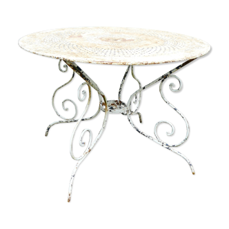 Garden round table in iron