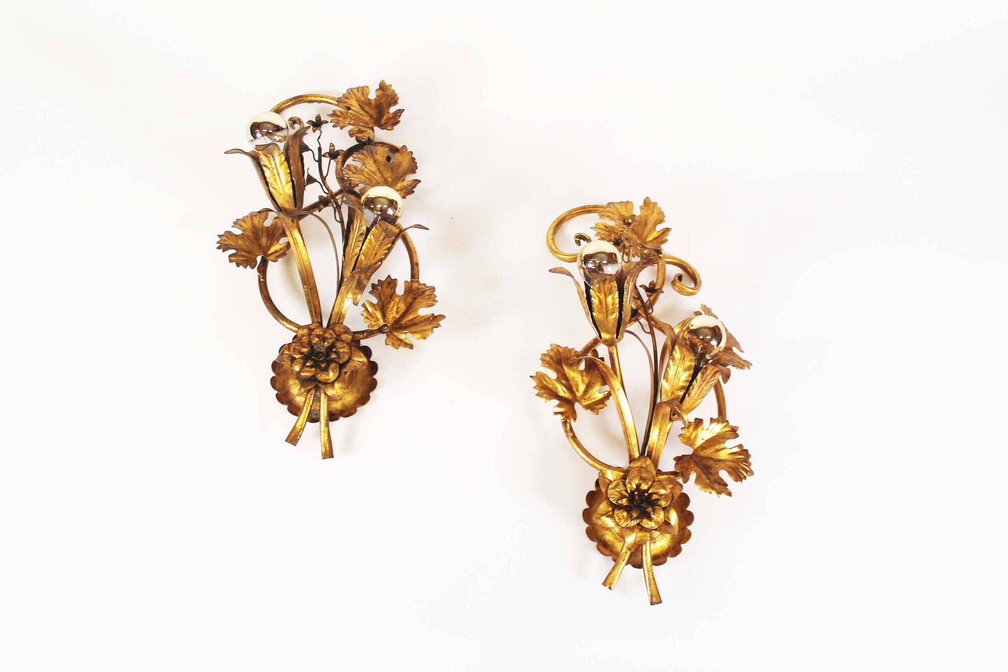 Stunning set of vintage Italian gilt florentine sconces by Biasca