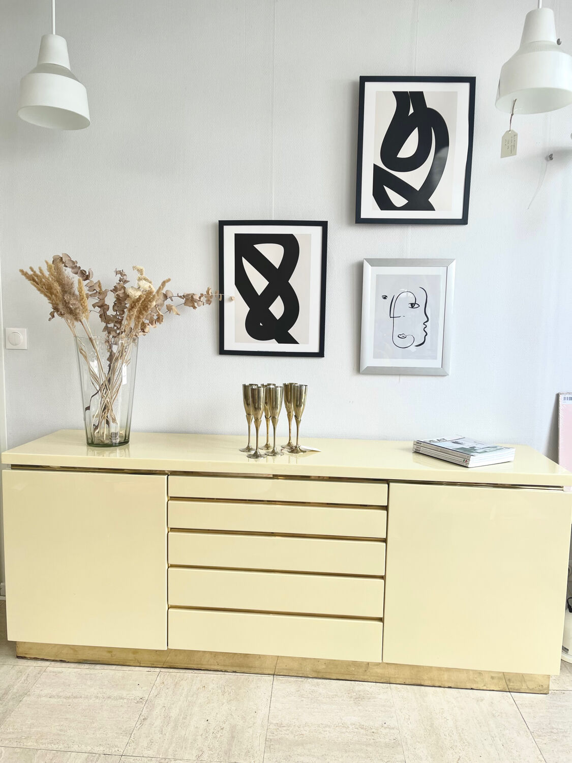 Buffet Jean-Claude Mahey in beige lacquer and brass – circa 1970