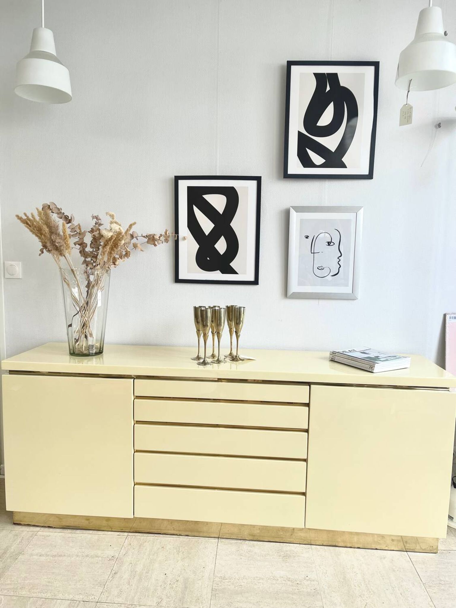 Buffet Jean-Claude Mahey in beige lacquer and brass – circa 1970