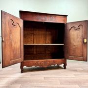 Armoire trois quarts en noyer de style Louis XV, XIXème siècle