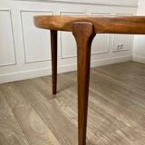 Dining table in rosewood, for 4 to 6 people.