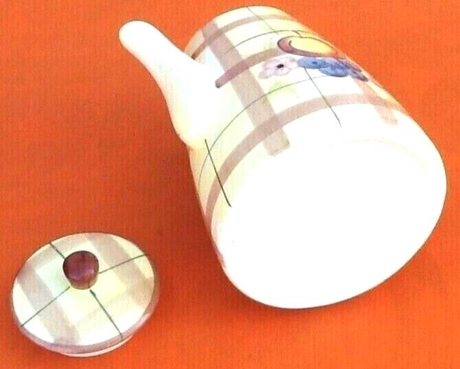 Ceramic coffee maker with fruit decoration