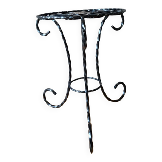 Heart-shaped wrought iron pedestal table