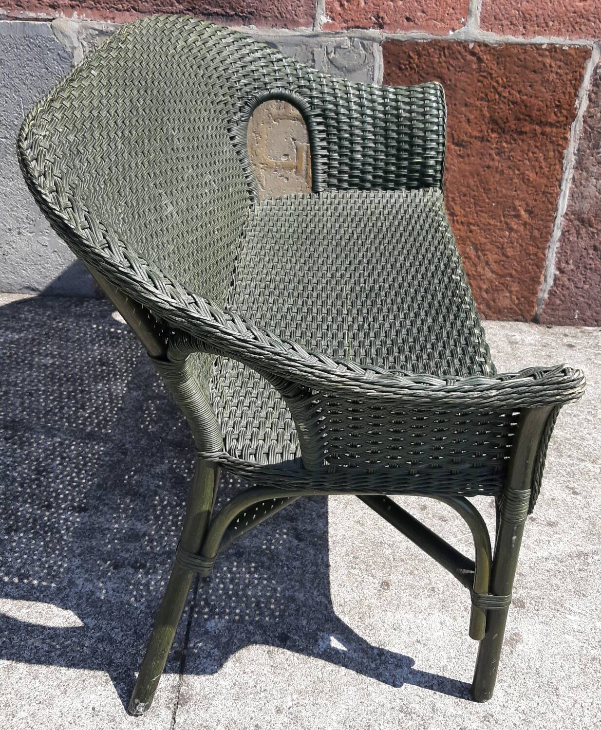 Salon de jardin complet en rotin. (Sofa, fauteuils x 2, table basse)