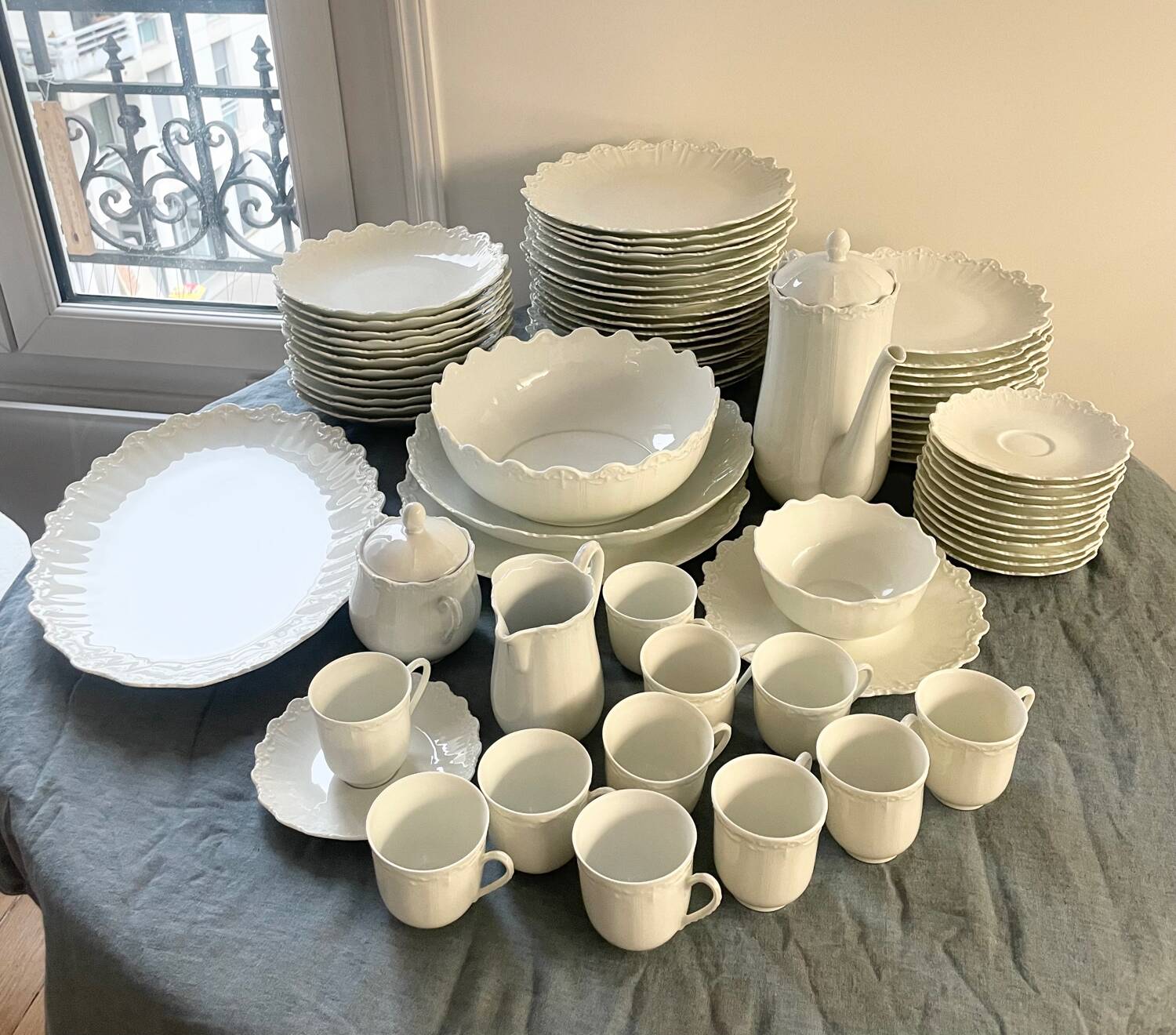 Prestigious 62-piece dinnerware set in vintage 70's Limoges white porcelain by Raynaud