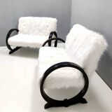 Canapé 2 places vintage en fausse fourrure blanche et structure en bois noir, Italie