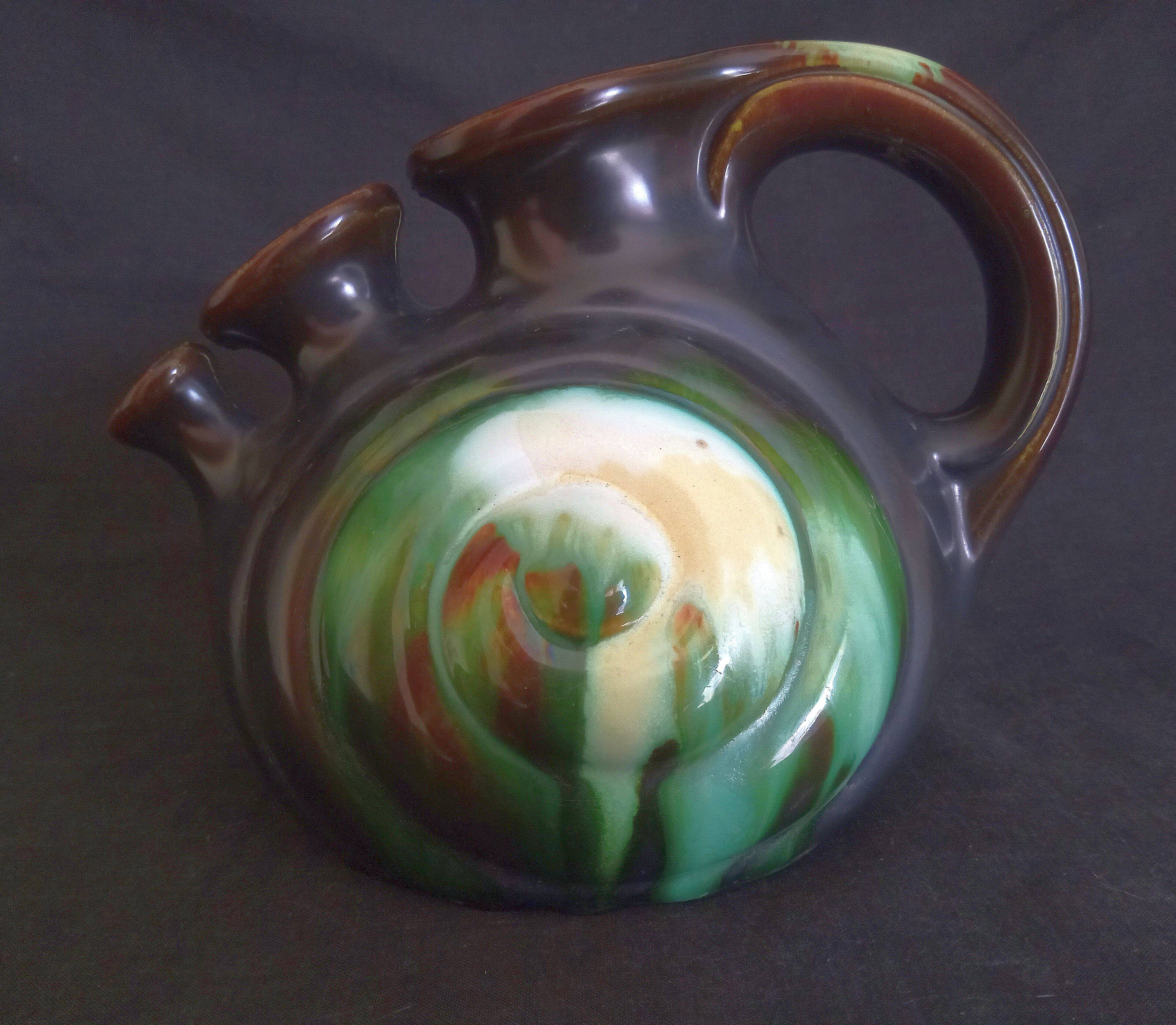 Vase with 3 flowers in the shape of a ceramic snail from Thulin (Belgium)