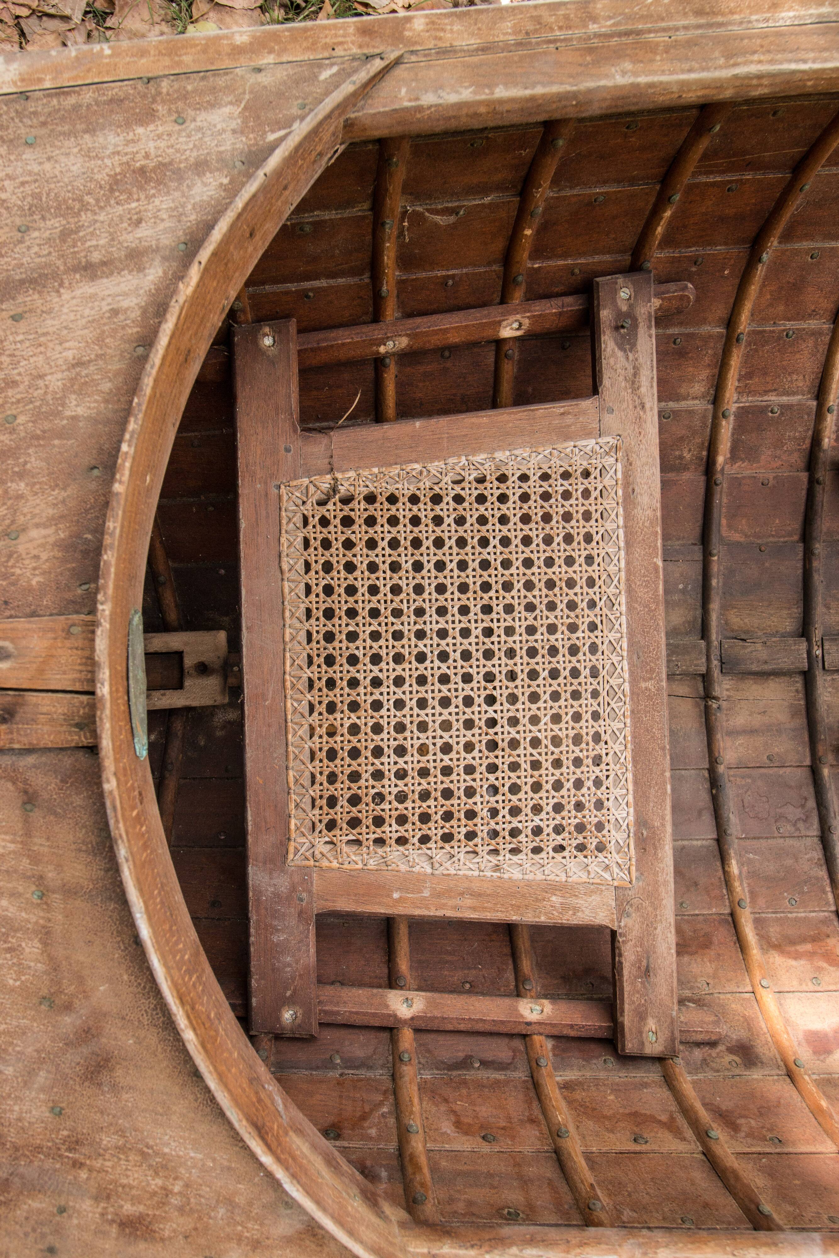 '30s mahogany canoe