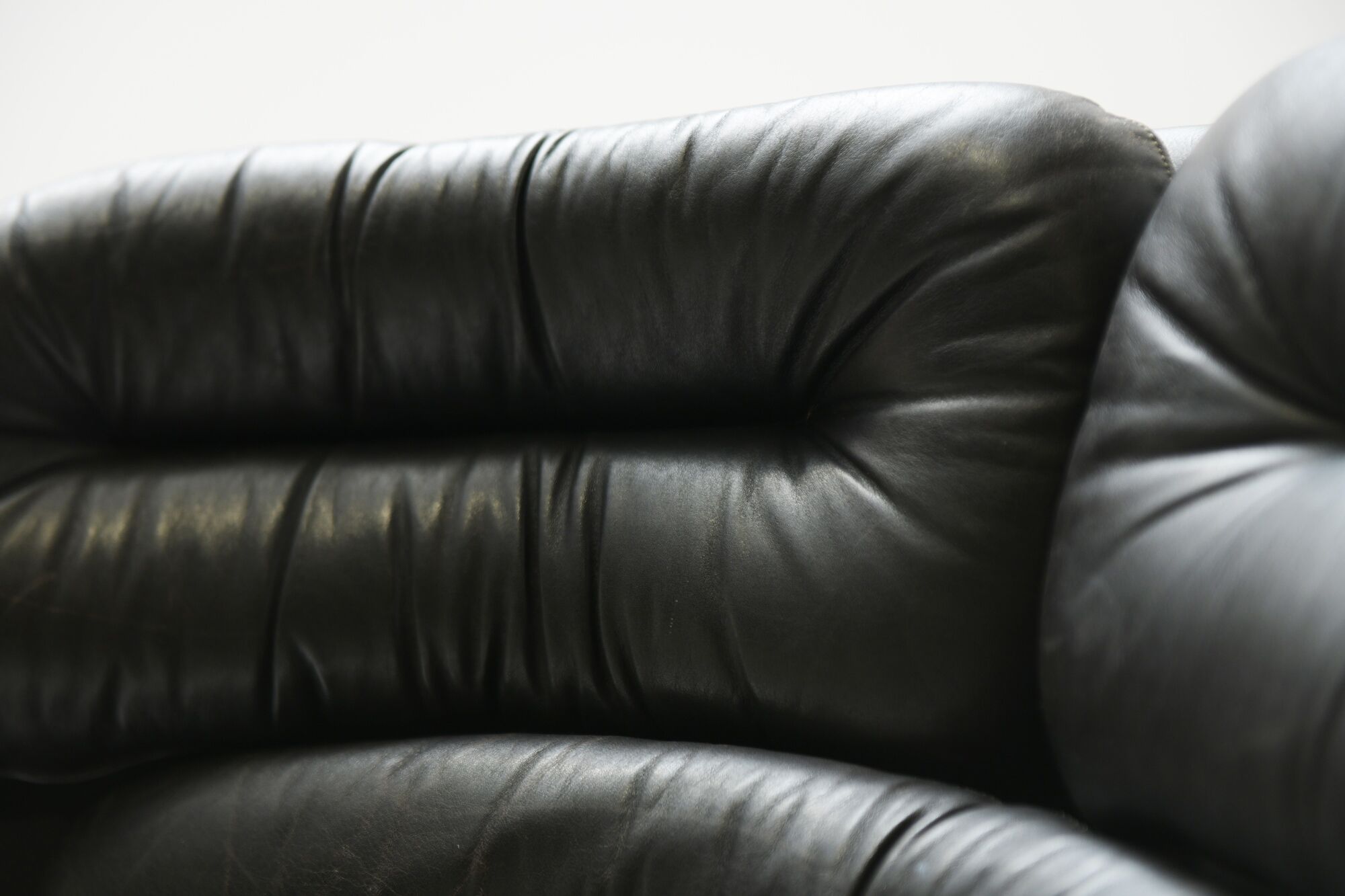 Vintage Elda chair in black leather & red shell by Joe Colombo for Comfort Italy