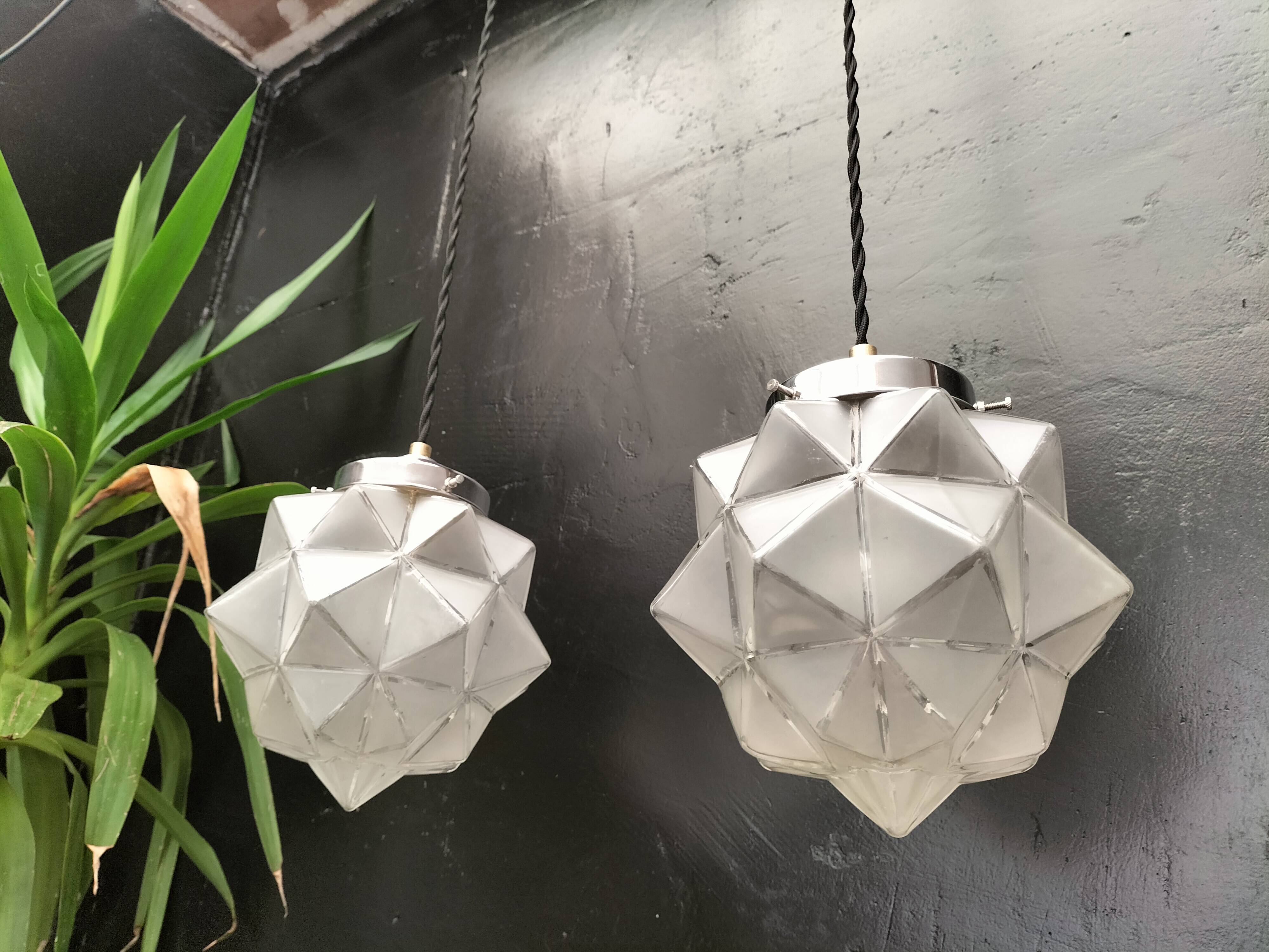 Paire de suspensions art déco en verre
