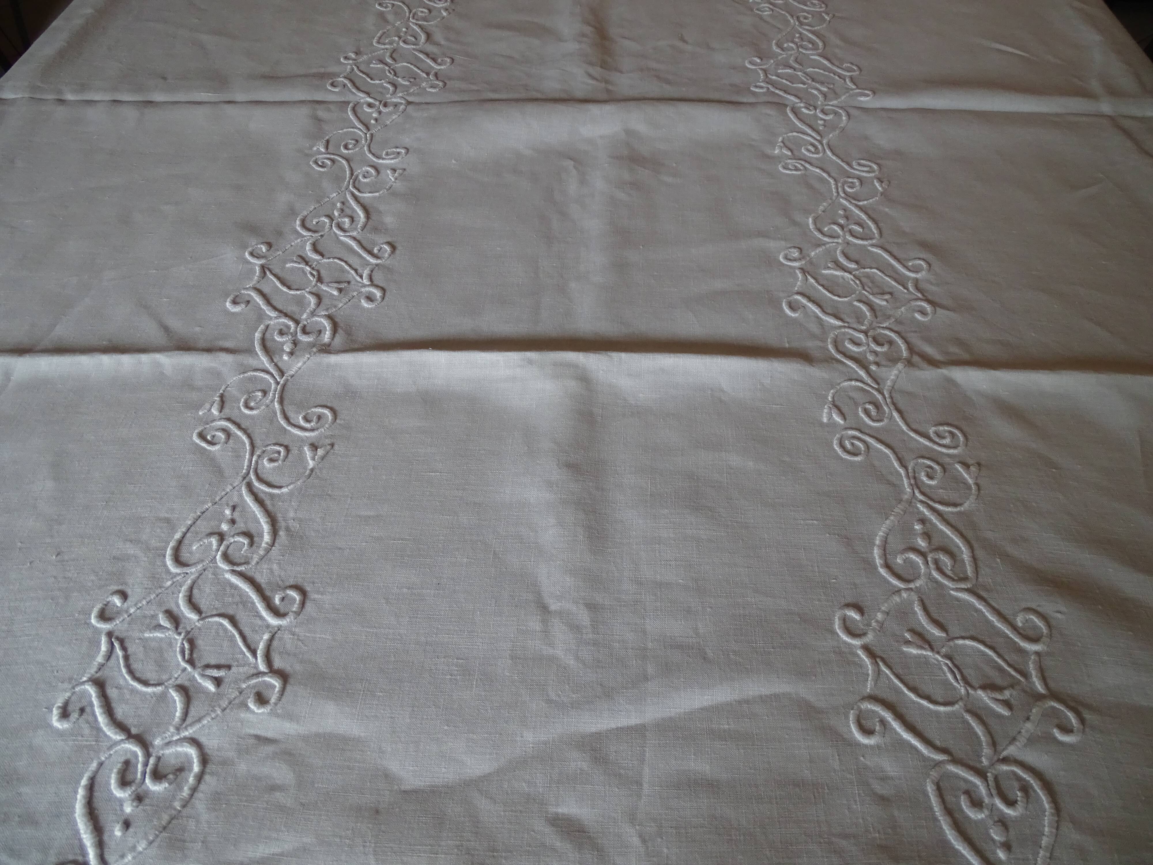 Embroidered tablecloth 370 x 170 old