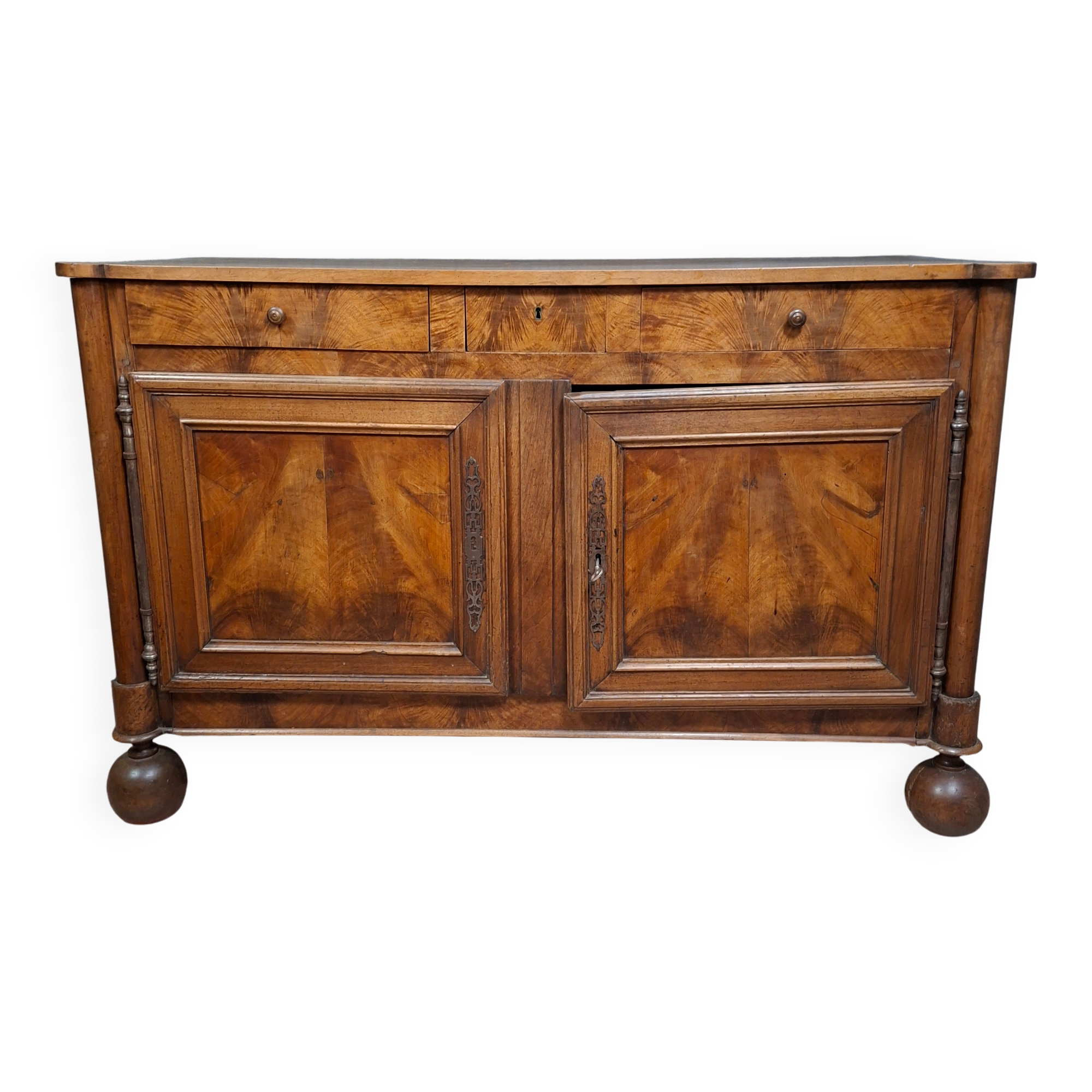 Louis-Philippe period sideboard in walnut, 19th century.