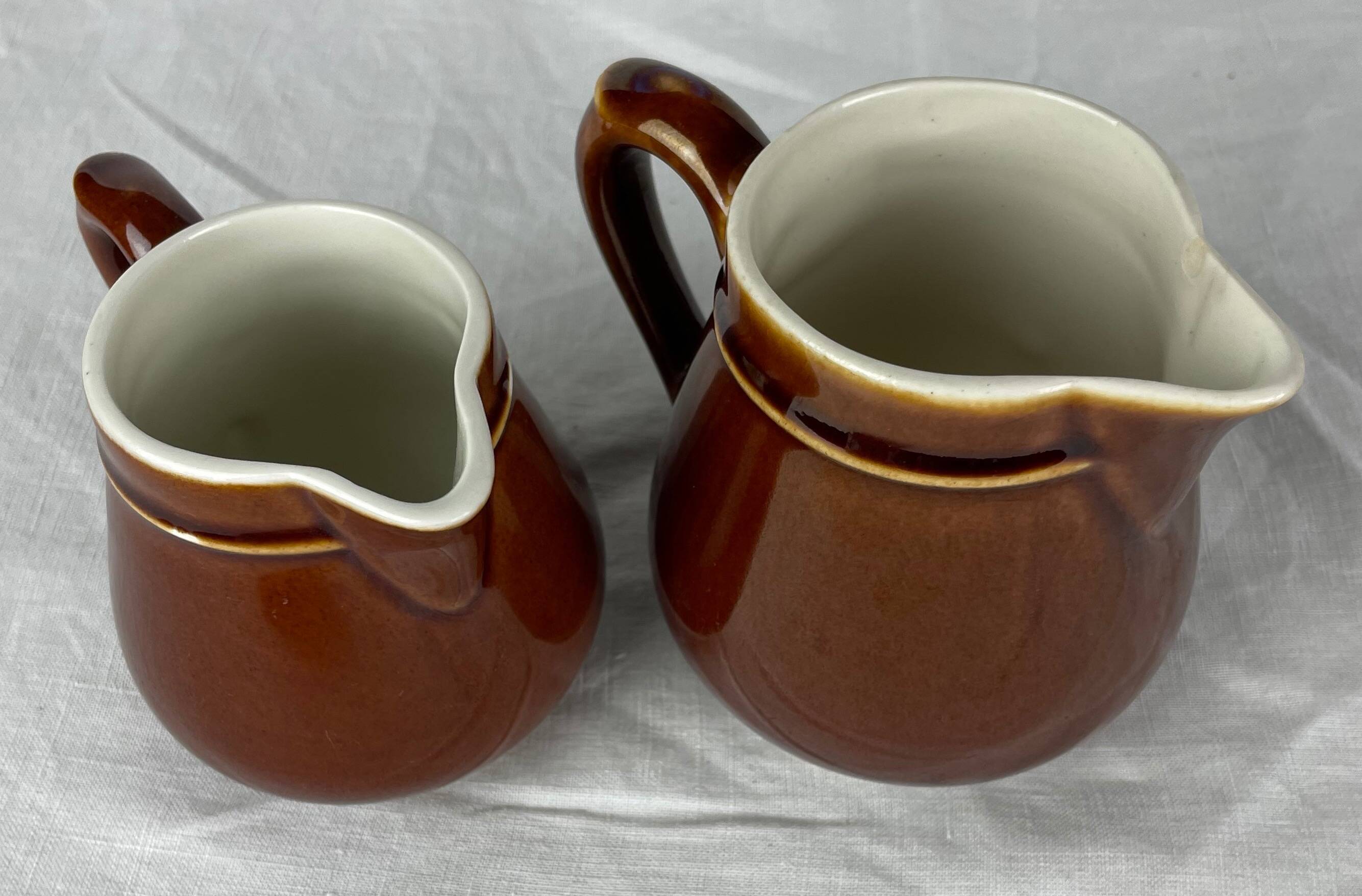 Set of 2 ceramic milk pots
