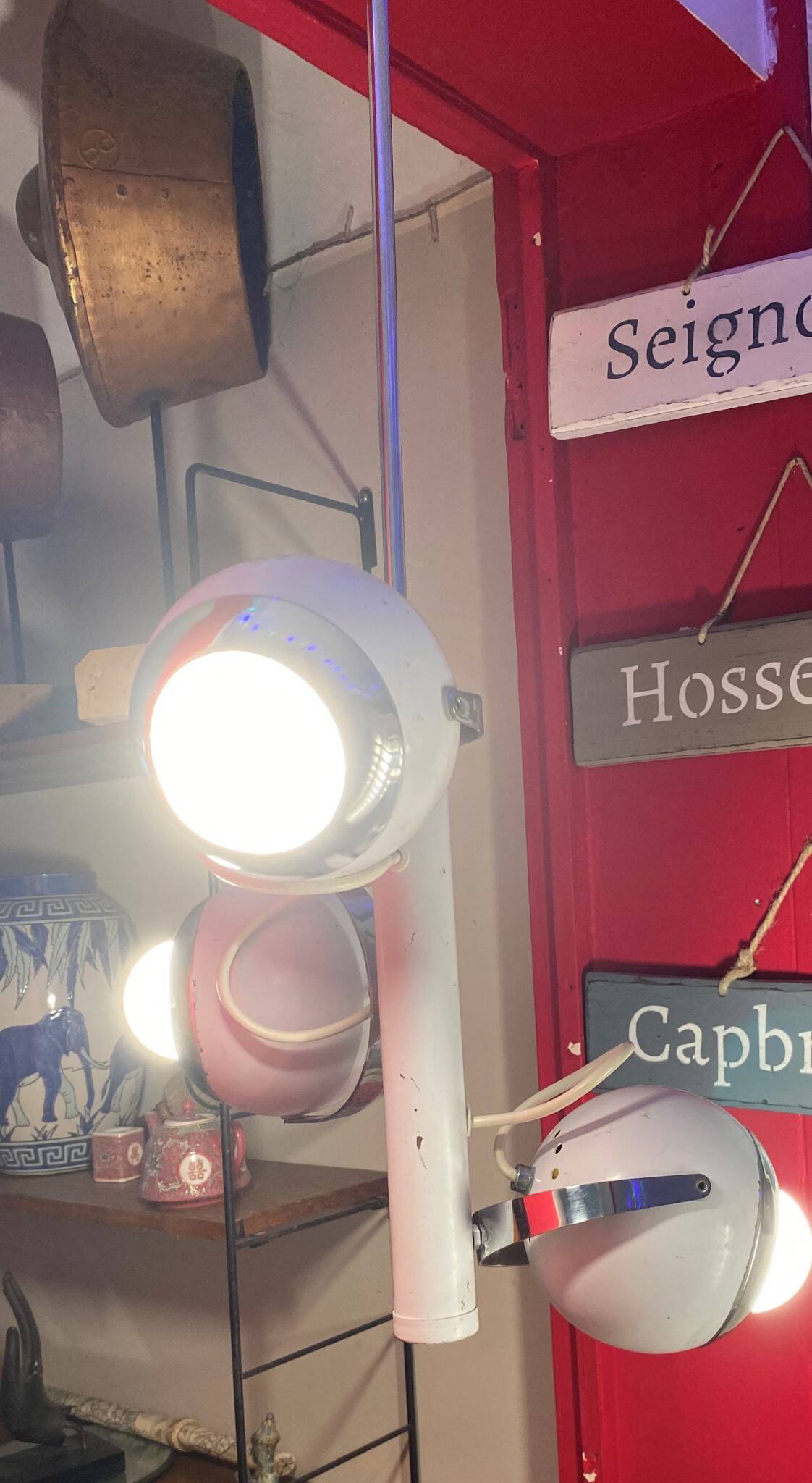 60s eyeball chandelier, 3 white globes, Aluminor