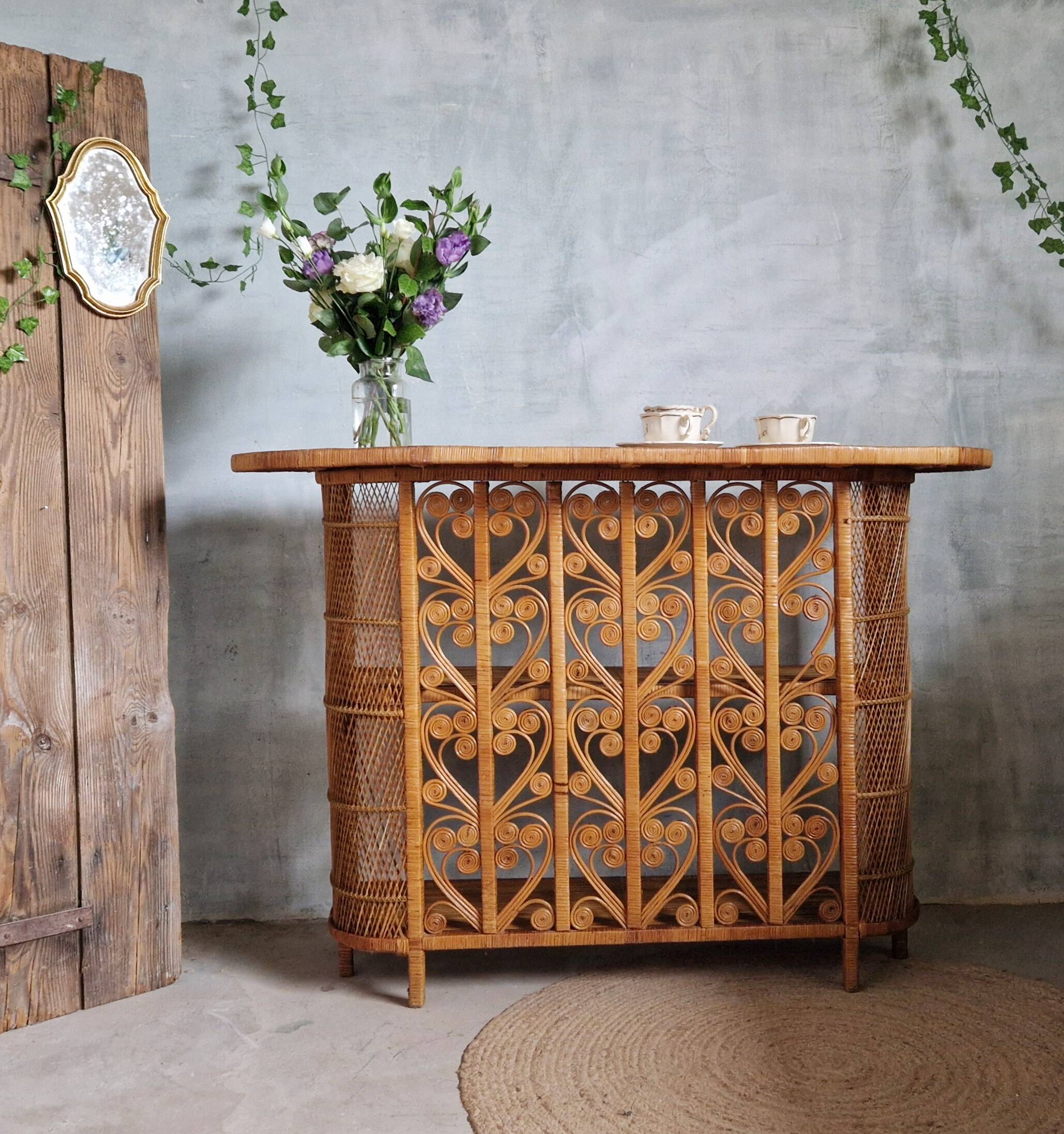 "Peacock" rattan bar